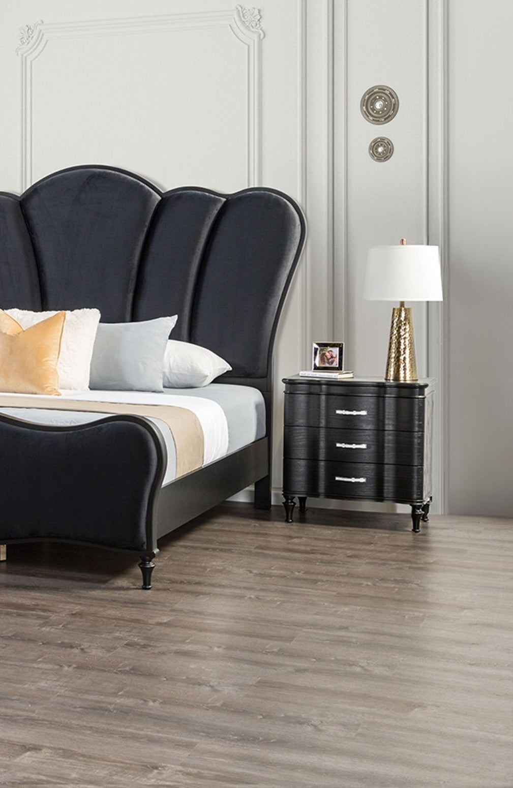 Lovely Attractive Bedroom 3pc Set Queen Size Bed 2x Nightstands Black Fabric Padded HB Wood Legs