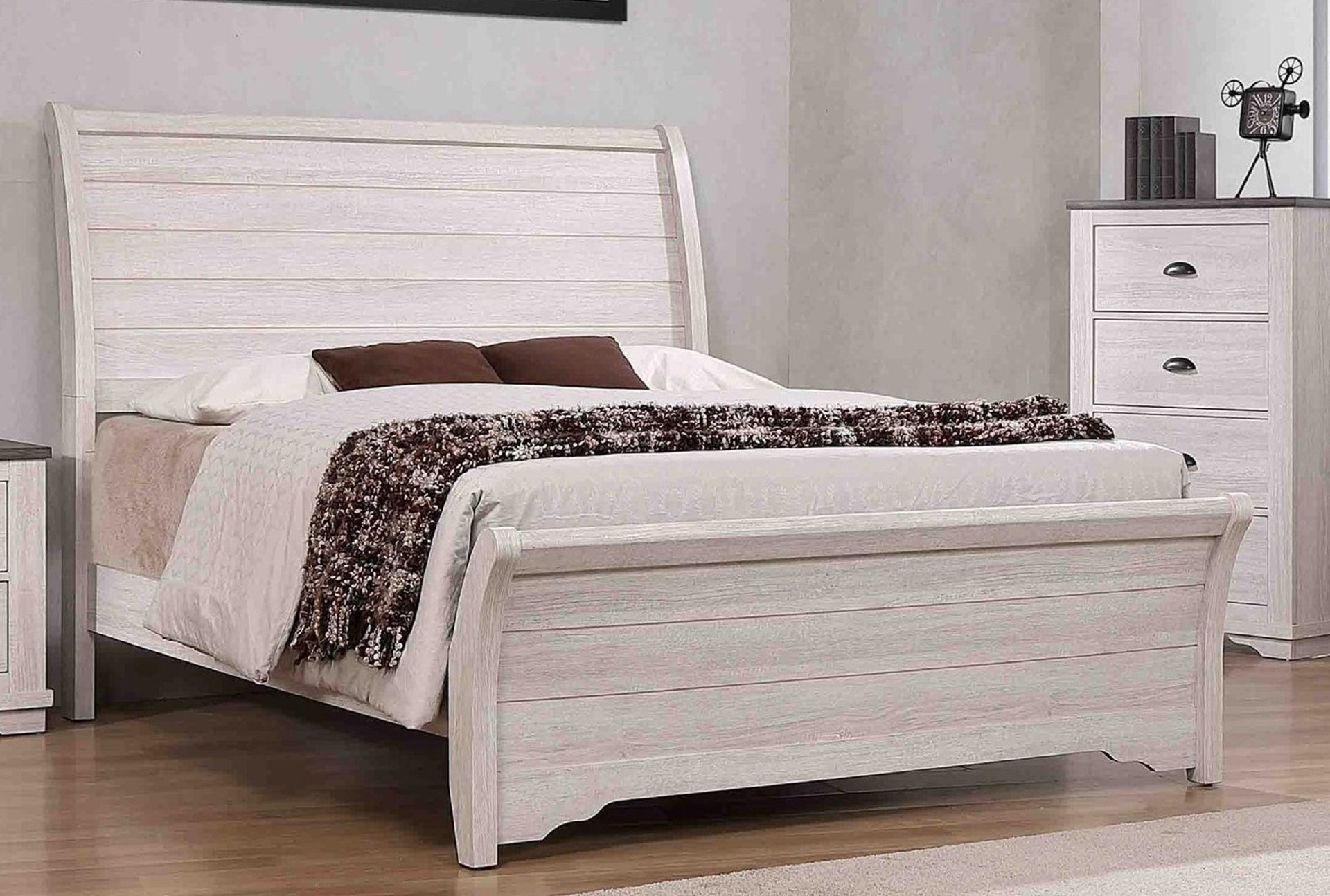 1pc Contemporary Design Queen Sleigh Bed Horizontal Lines Gently Sloped Curved Headboard Chalk Gray Finish