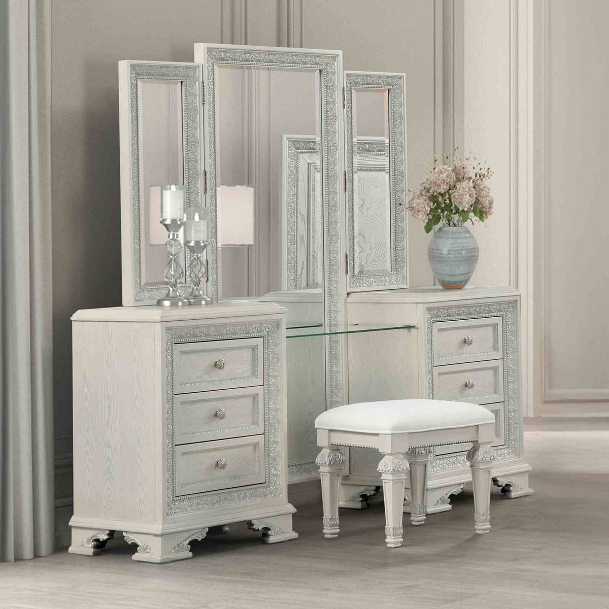 Traditional Style 1pc Vanity Set w/ Stool USB Charging Port English Dovetail Drawers Ball Bearing Glides Silver Round Knobs Creamy White Finish Bedroom Furniture