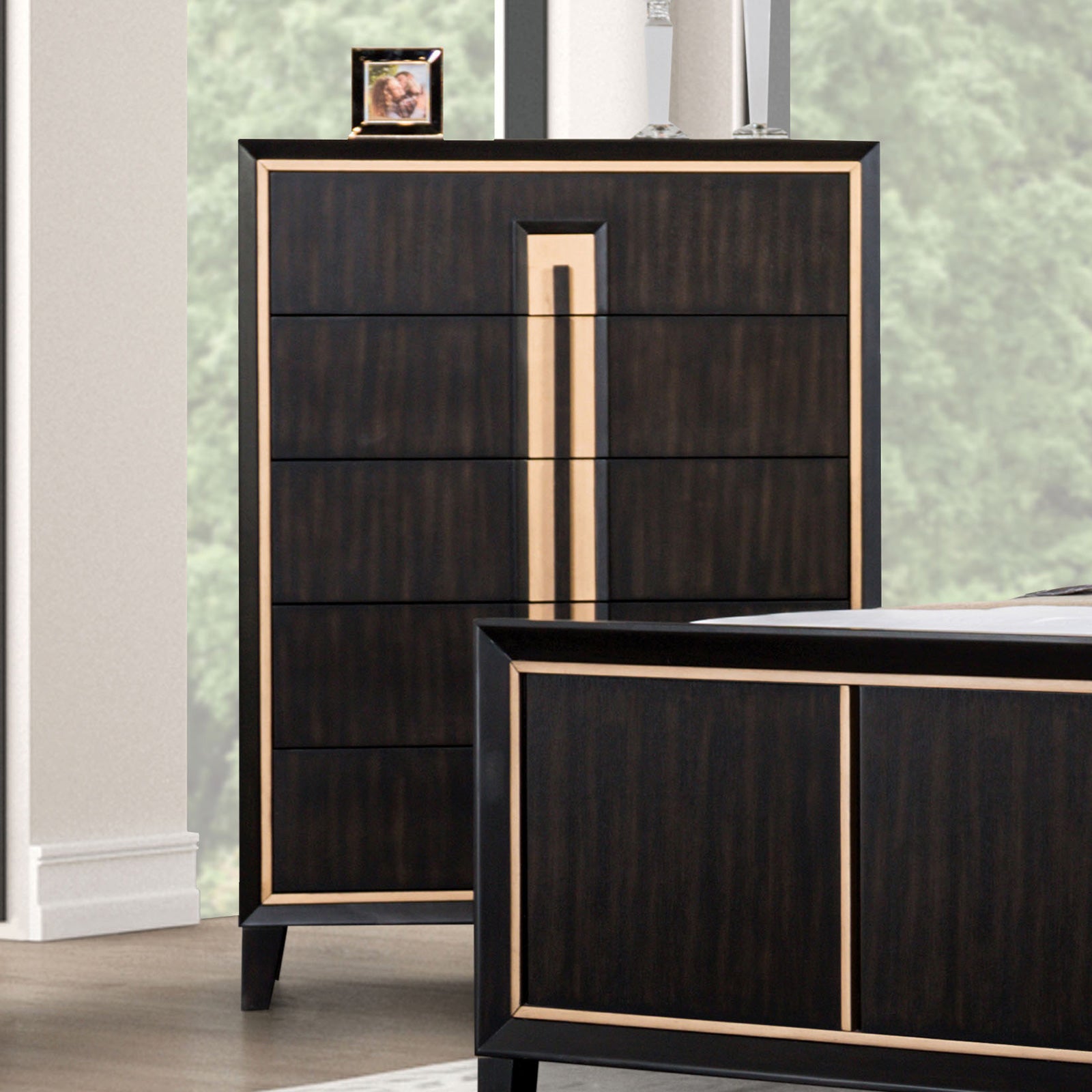Contemporary Style 5-English Dovetail Drawer Chest 1pc Gold Accent Finish Felt Lined Top Drawer Espresso Finish Bedroom Furniture
