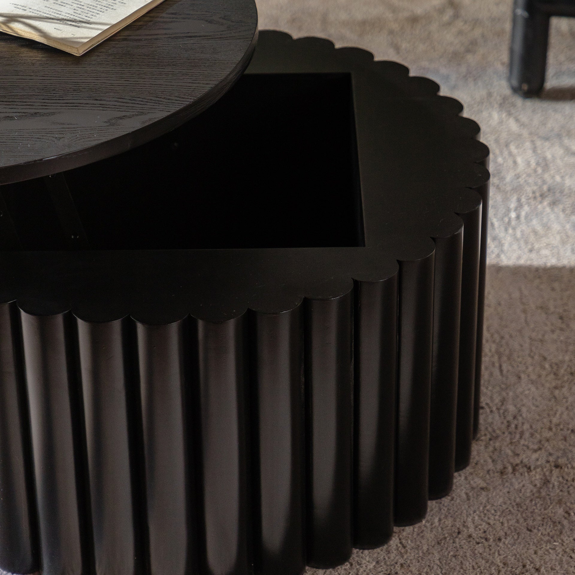 Round Coffee Table With Lift Handcrafted Relief Sturdy Pedestal Wooden Tea Table for Living Room no need to Assemble