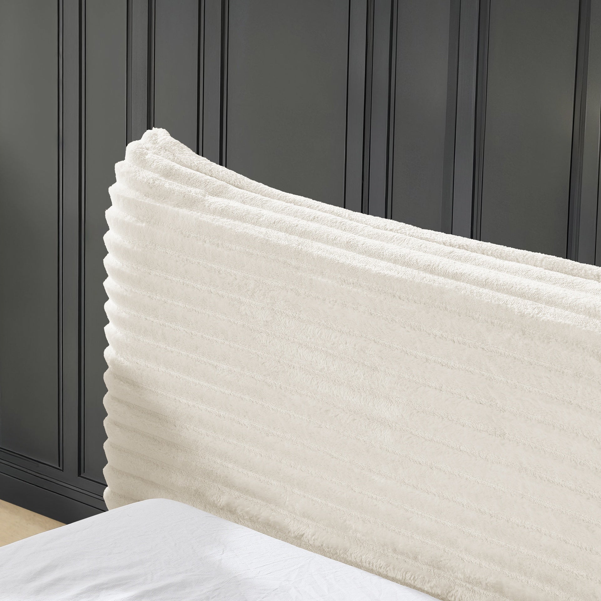Queen Size Upholstered Bed FrameAnd velvet fabric,Grounded Platform Bed with Decorative Curved Headboard and Solid Wood Frame, No Box Spring Required-Beige(68''*87.75''*24.25'')
