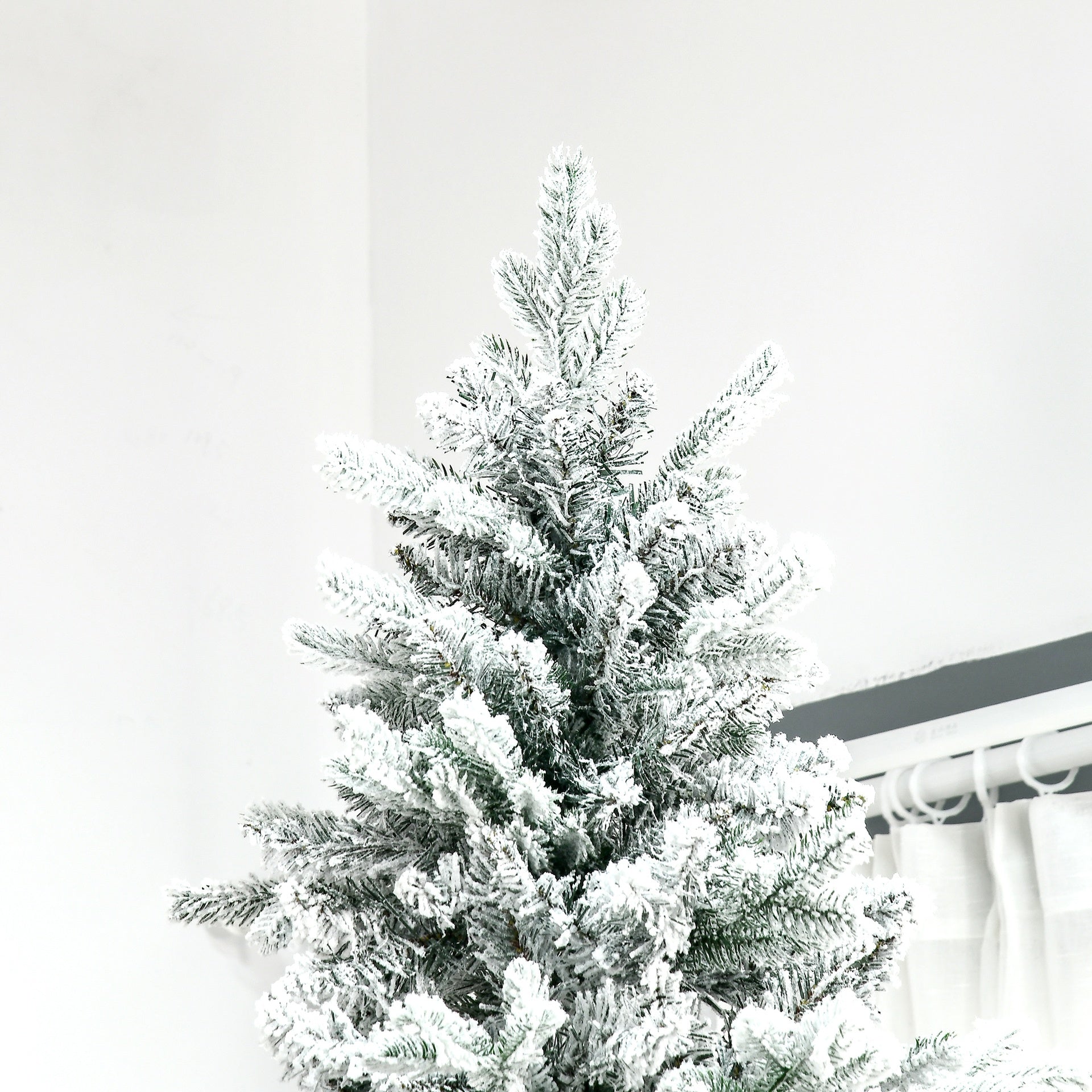 HOMCOM 9 Foot Pine Snow Flocked Artificial Christmas Tree with 616 Realistic Cedar Branches, Auto Open, Home Holiday Decoration, Green