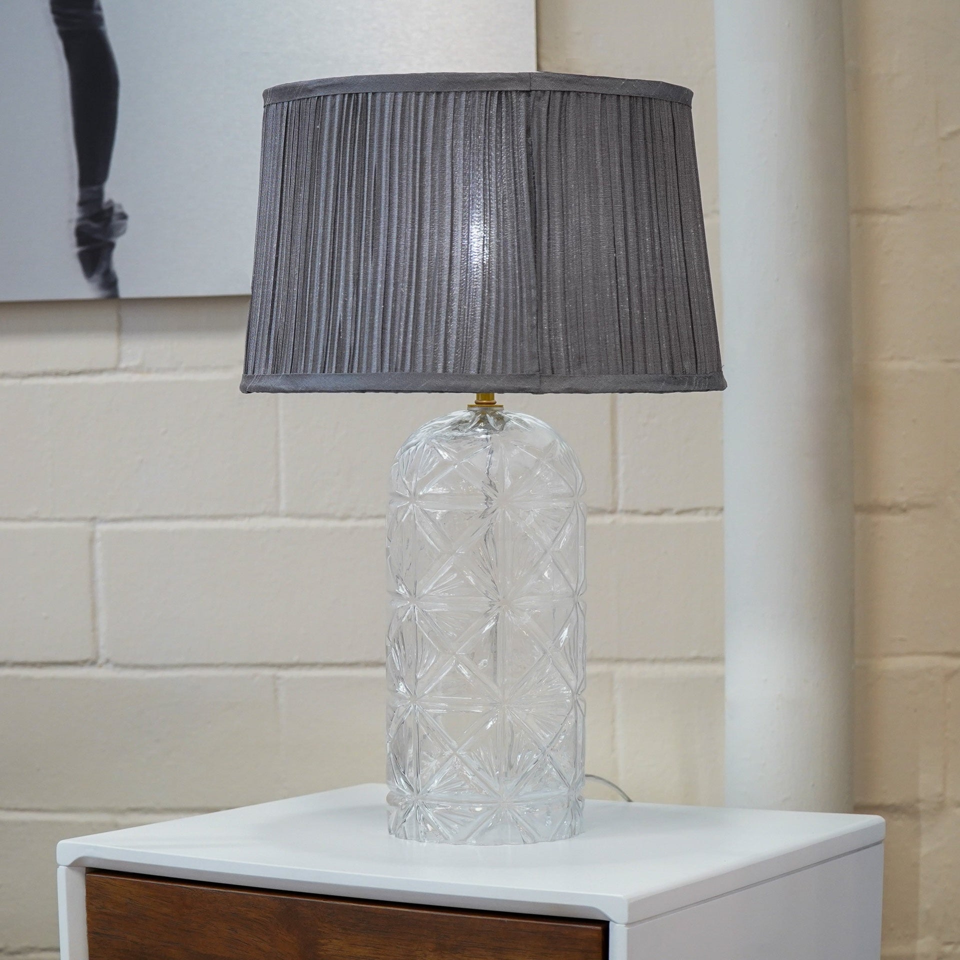 High Quality Hotel European Modern Bed Side nightstand Decorative Led Table/desk Lamp Luxora Table Lamp Gold - Clear and Grey  110-120V