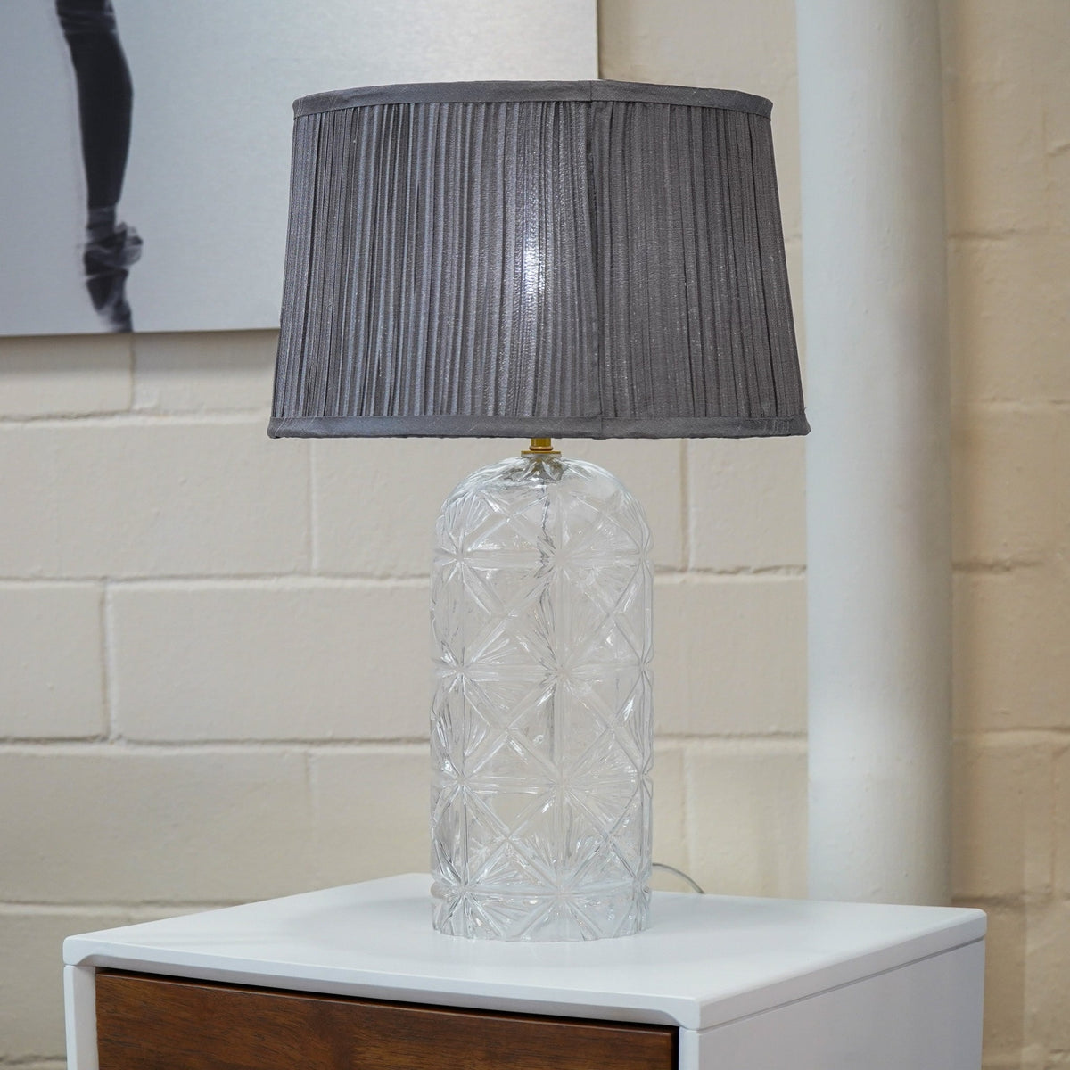 High Quality Hotel European Modern Bed Side nightstand Decorative Led Table/desk Lamp Luxora Table Lamp Gold - Clear and Grey  110-120V