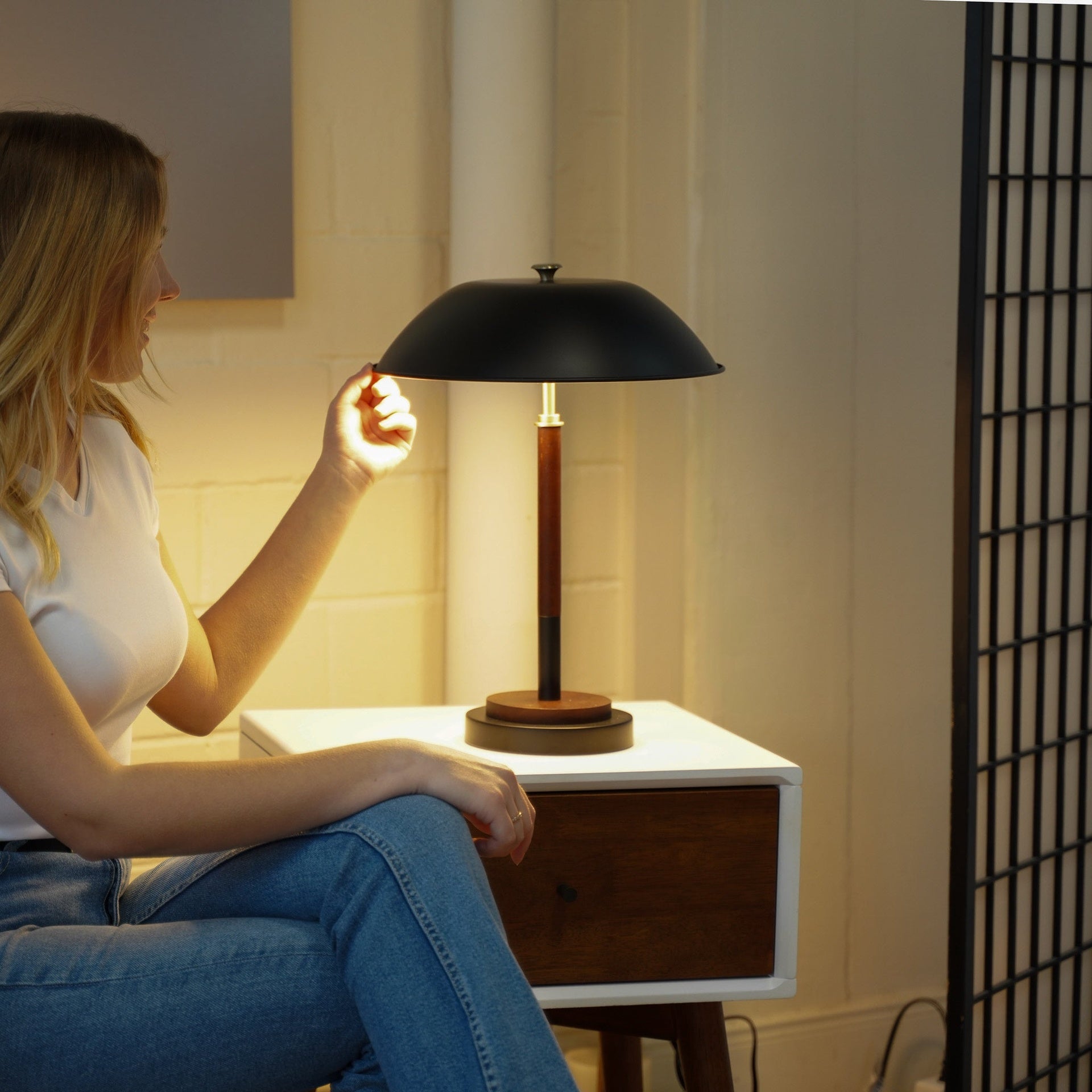 High Quality Hotel European Modern Bed Side nightstand Decorative Led Table/desk Lamp, Cosmiclume Black Umbrella Shaped Table Lamp - Walnut - Bronze 110V