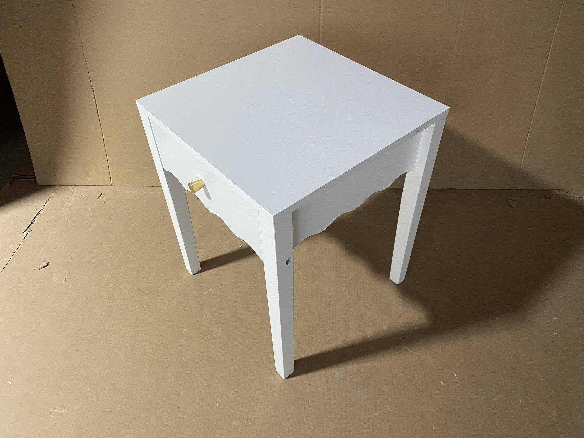 White Nightstand with Drawer, Modern Bedside Table with Wavy Apron Design, Compact End Table for Bedroom Living Room, Small Side Table with Storage