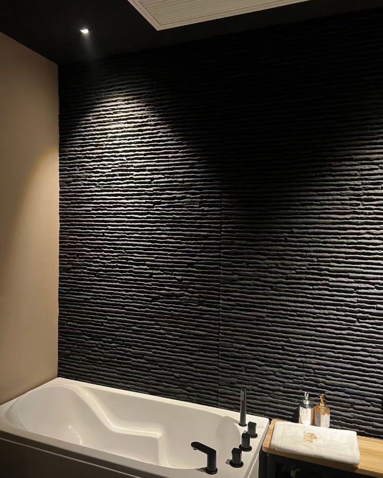 3D Faux Stone Wall Panels, 4 PCS PU Wainscoting Panel for Interior Wall Decor, Flame-resistant & Lightweight & Waterproof,for TV Wall, Office, Living Room, 47.24" × 23.62"(Flowing Stone)(Carbon Black)