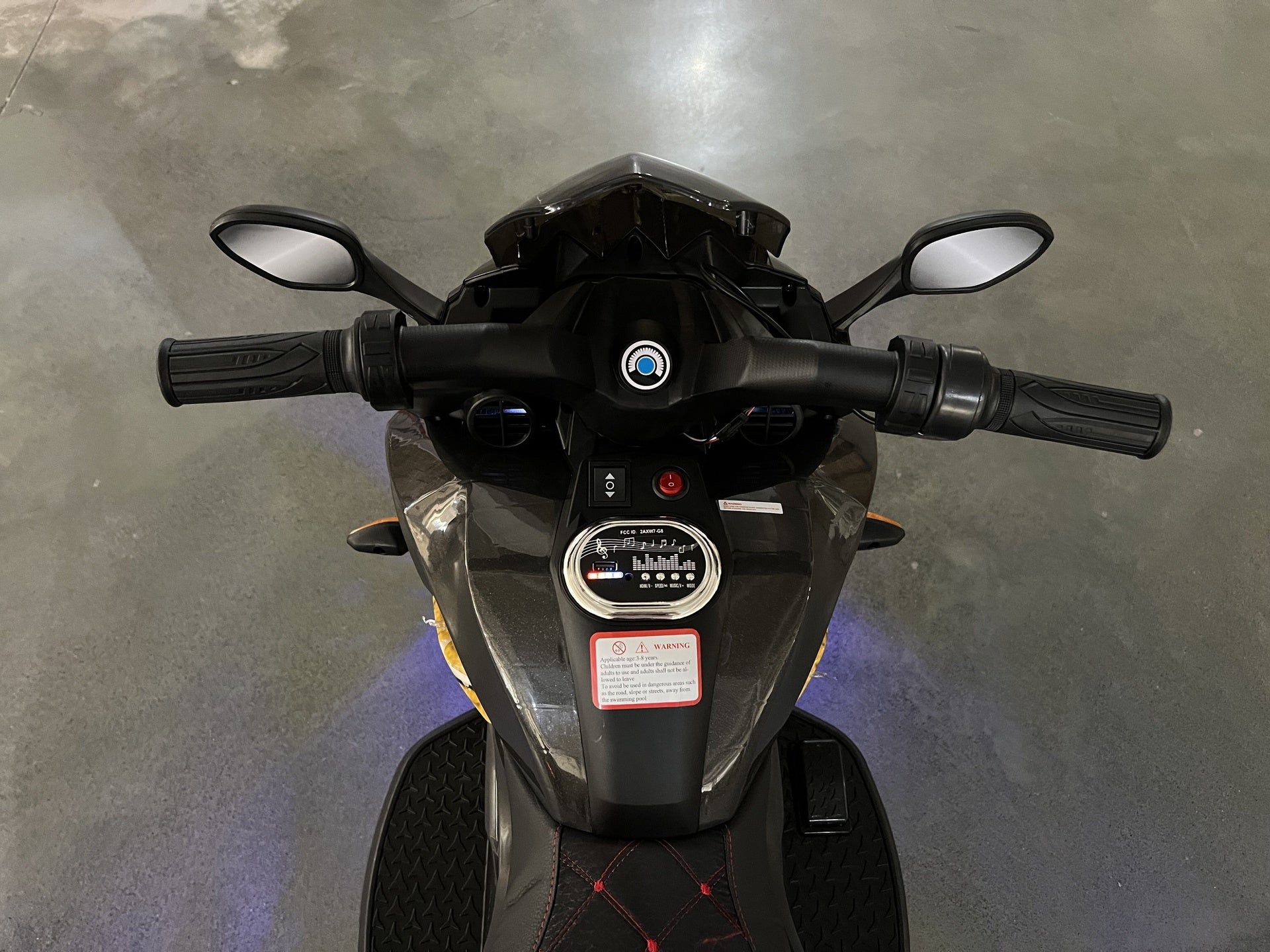 Kids Motorcycle Ride-On Motorcycle 3-Wheels Battery Powered Motorbike  Rechargeable 12 V kids  ride on toy with PU seat Training  Wheels/manual throttle/ drive by hand /Lighting  wheels