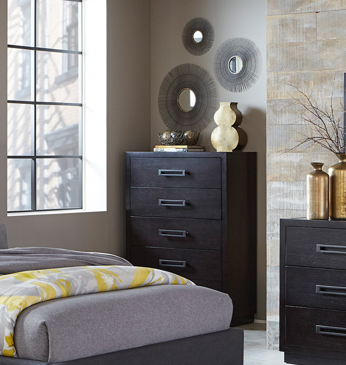 Modern Bedroom Furniture 1pc Chest of 5x Drawers Charcoal Finish Stylish Gunmetal Tone Handles