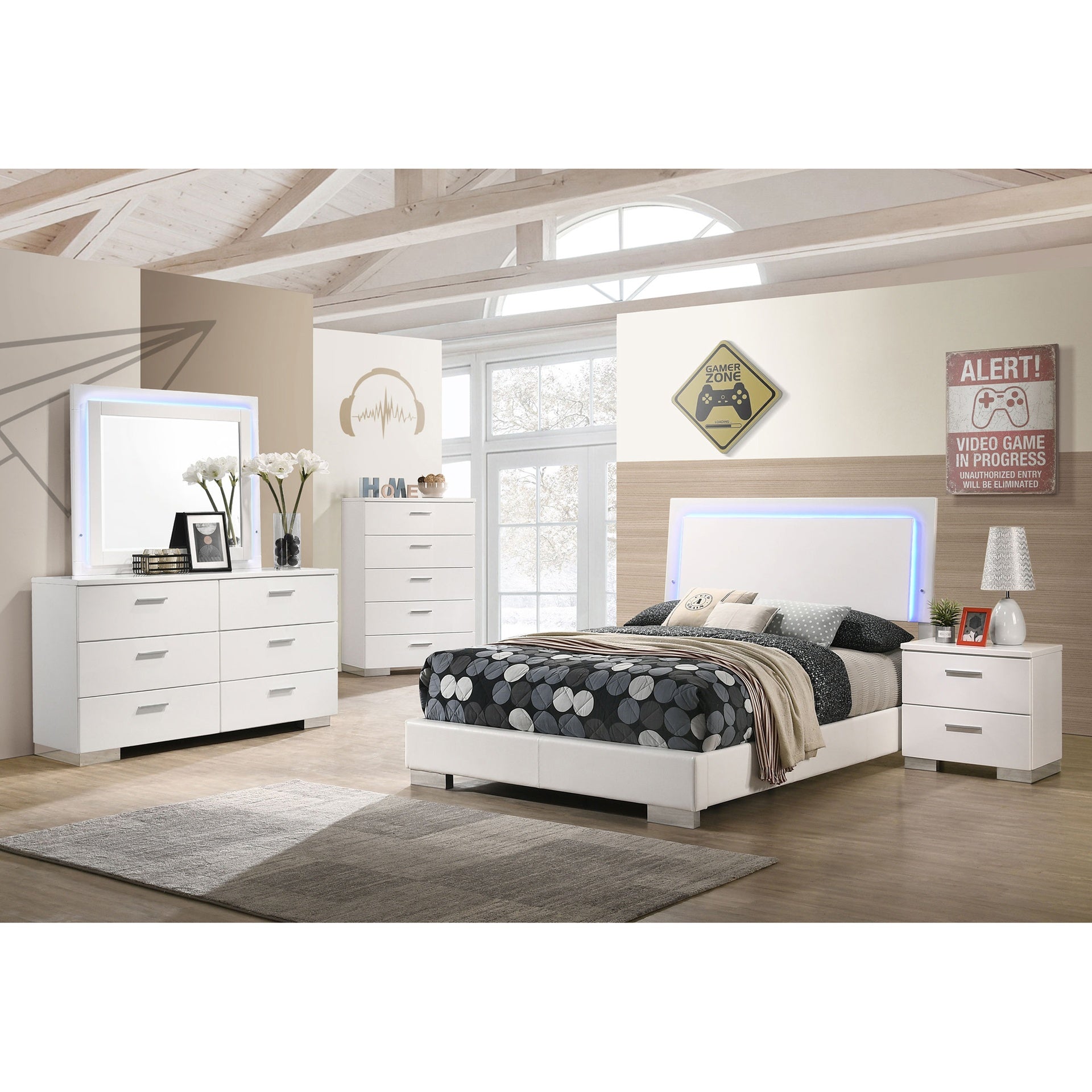 Dulcey White High Gloss 5-piece Full Bedroom Set