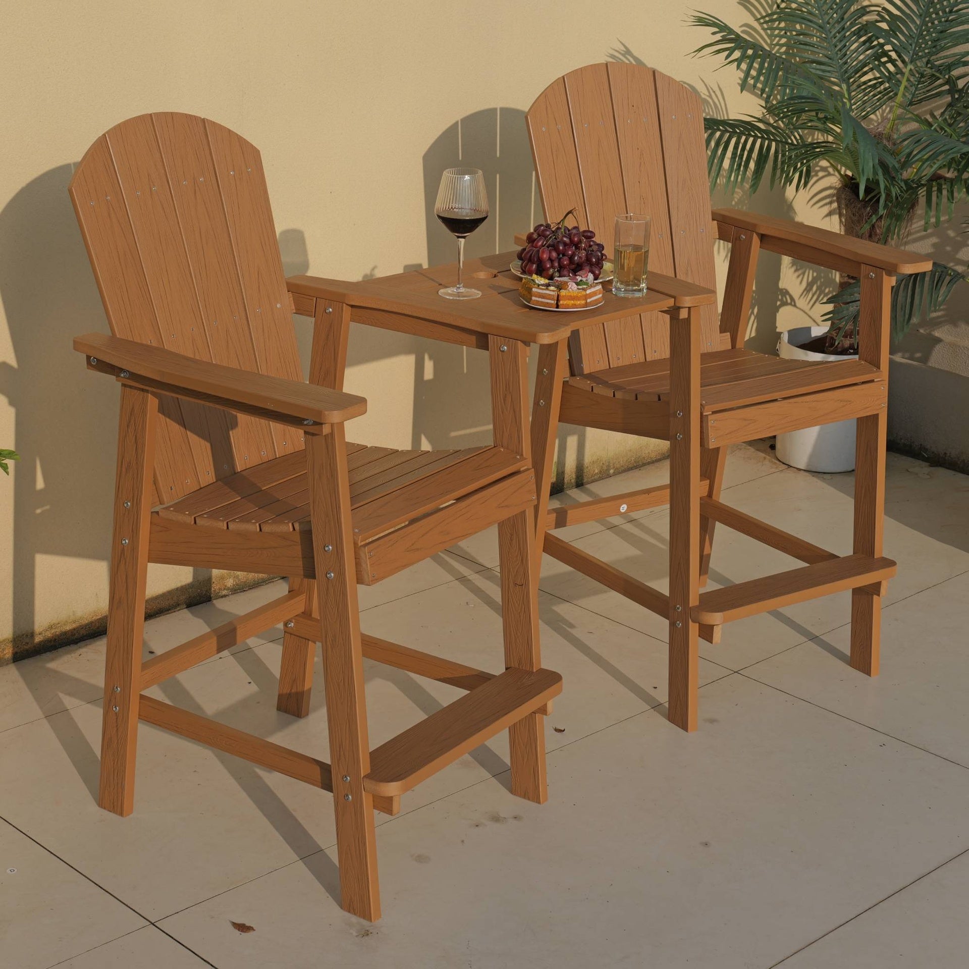 Lounge chair teak color, suitable for all seasons: Outdoor lounge chair, made of sturdy HIPS material, equipped with 304 stainless steel accessories.