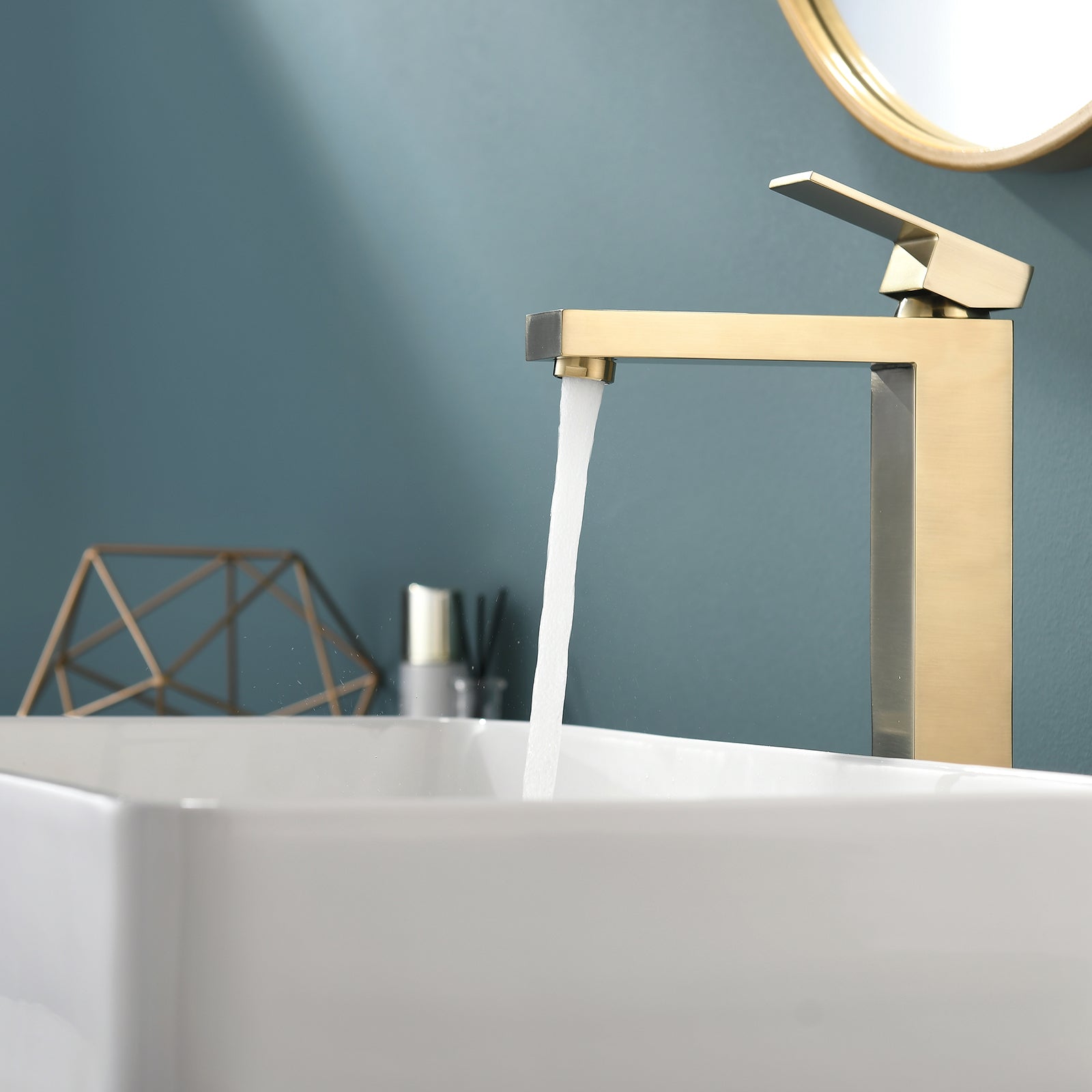 Gold Bathroom Faucet, Brushed Gold Faucet for Bathroom Sink, Gold Single Hole Bathroom Faucet Modern Single Handle Vanity Basin Faucet