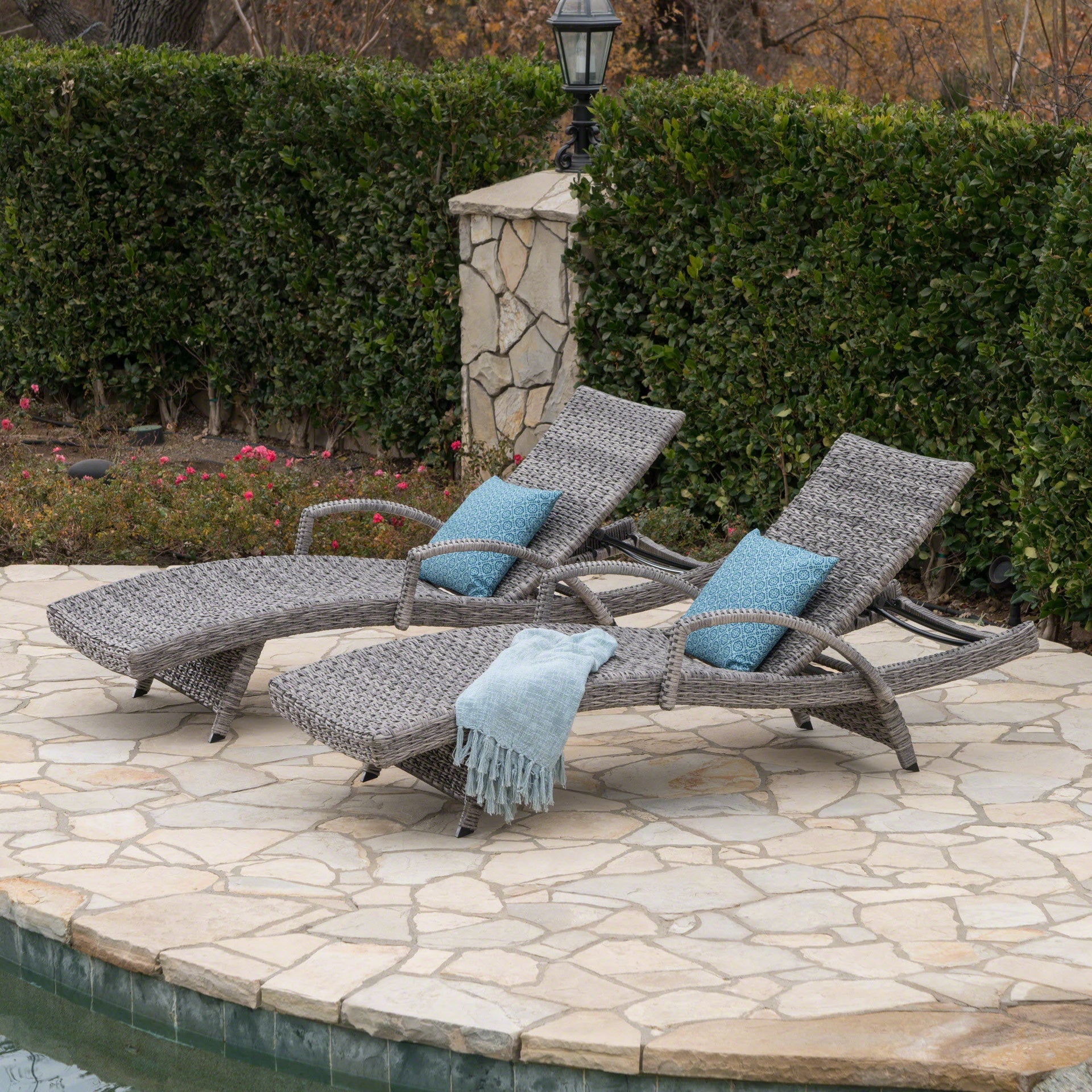 CRETE WICKER CHAISE LOUNGE