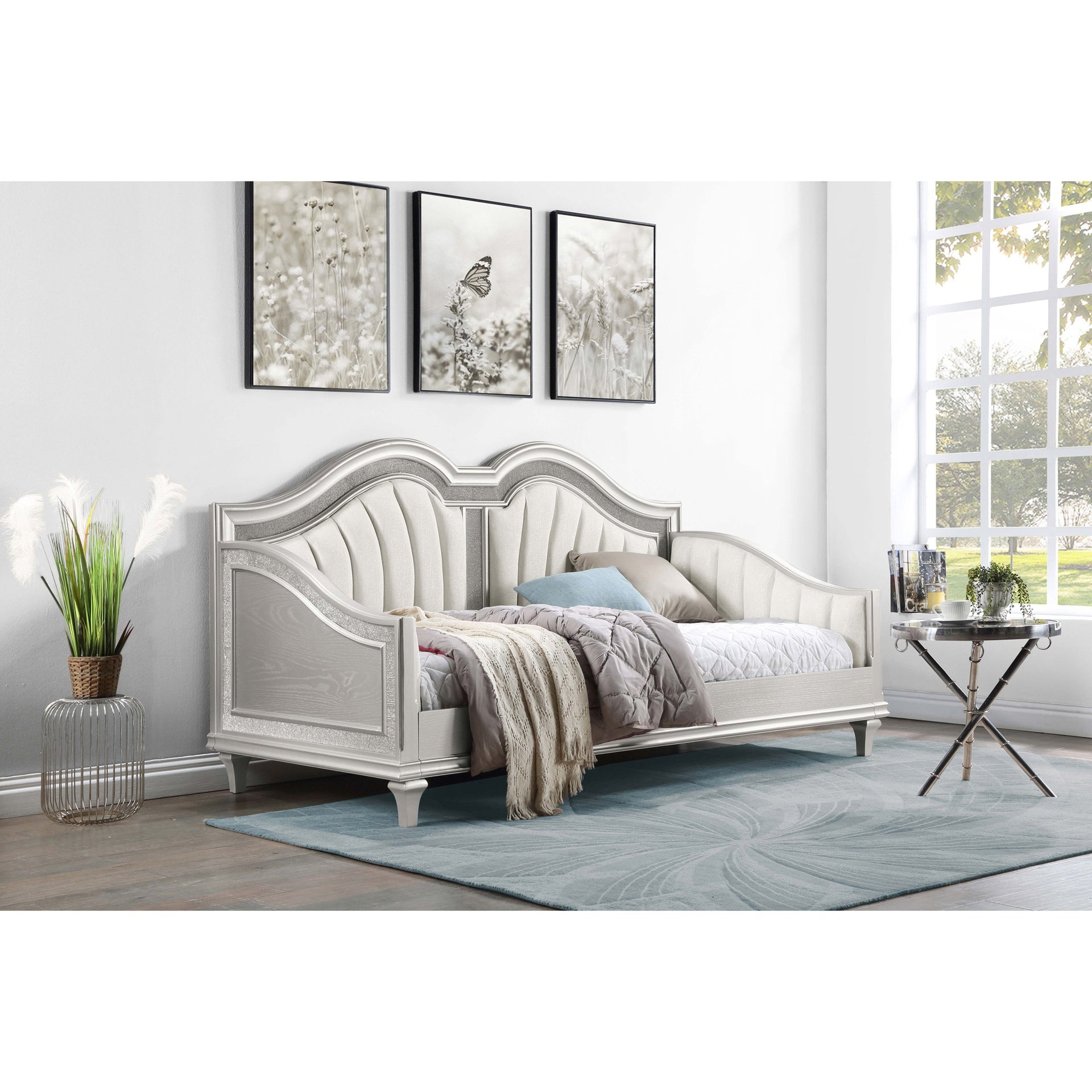 Aurelia Sliver Oak and Ivory Twin Daybed