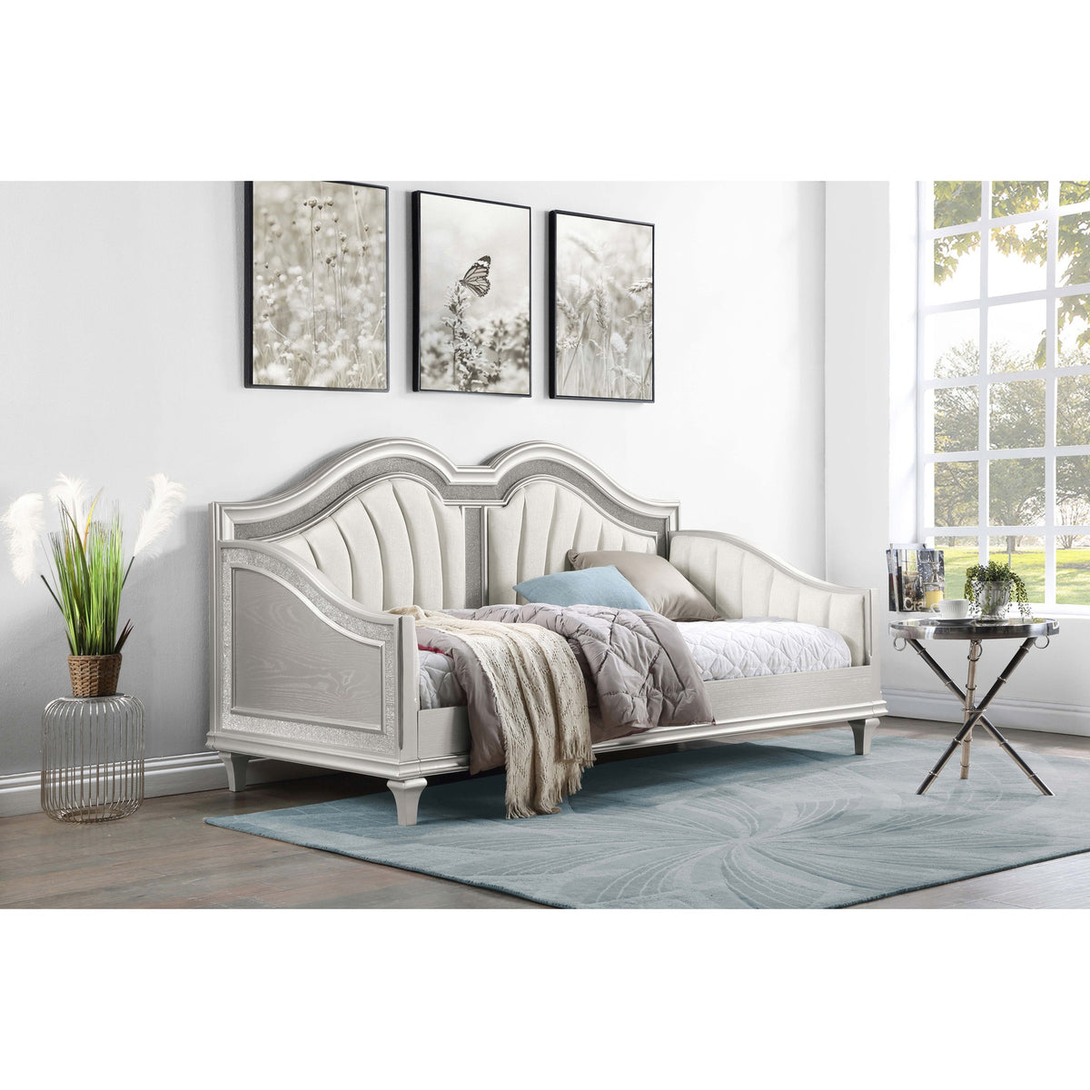 Aurelia Sliver Oak and Ivory Twin Daybed