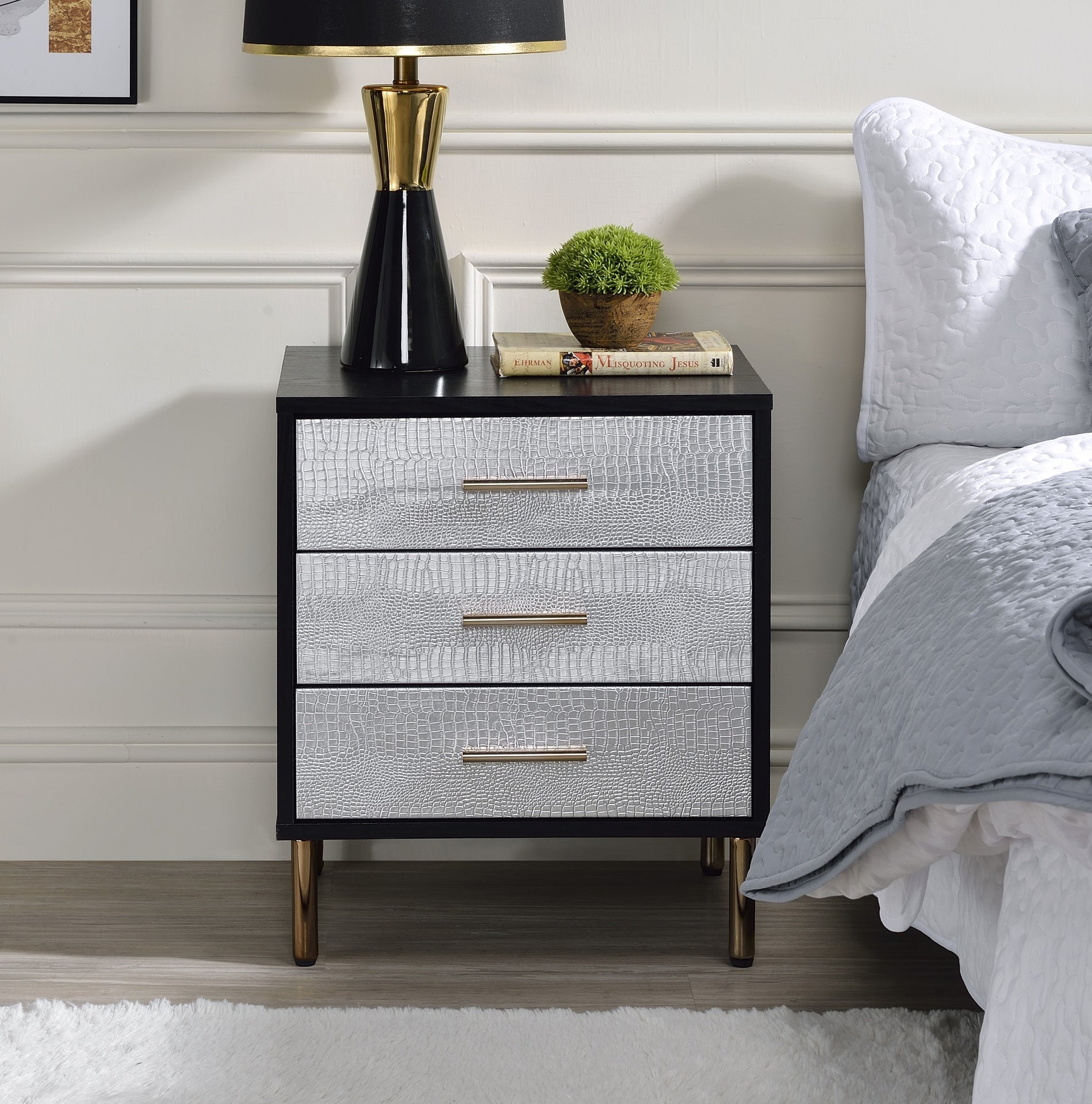 1pc Glamorous Bedroom Furniture 1pc Black Nightstand with 3-Drawers Silver Finish Crocodile Pattern Fronts Gold Finish Legs