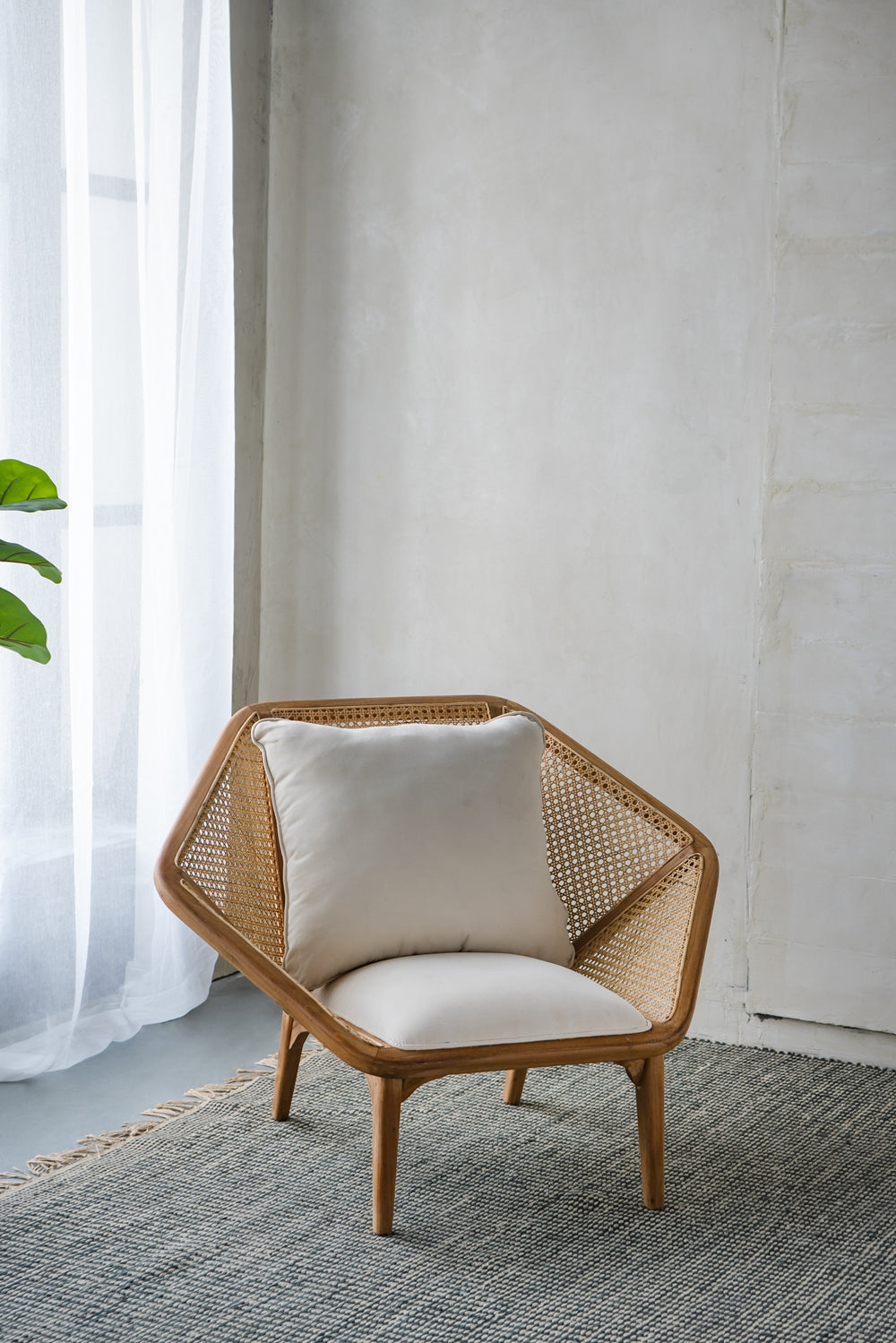 41x32x29.5" Tectona Teak Leisure Chair