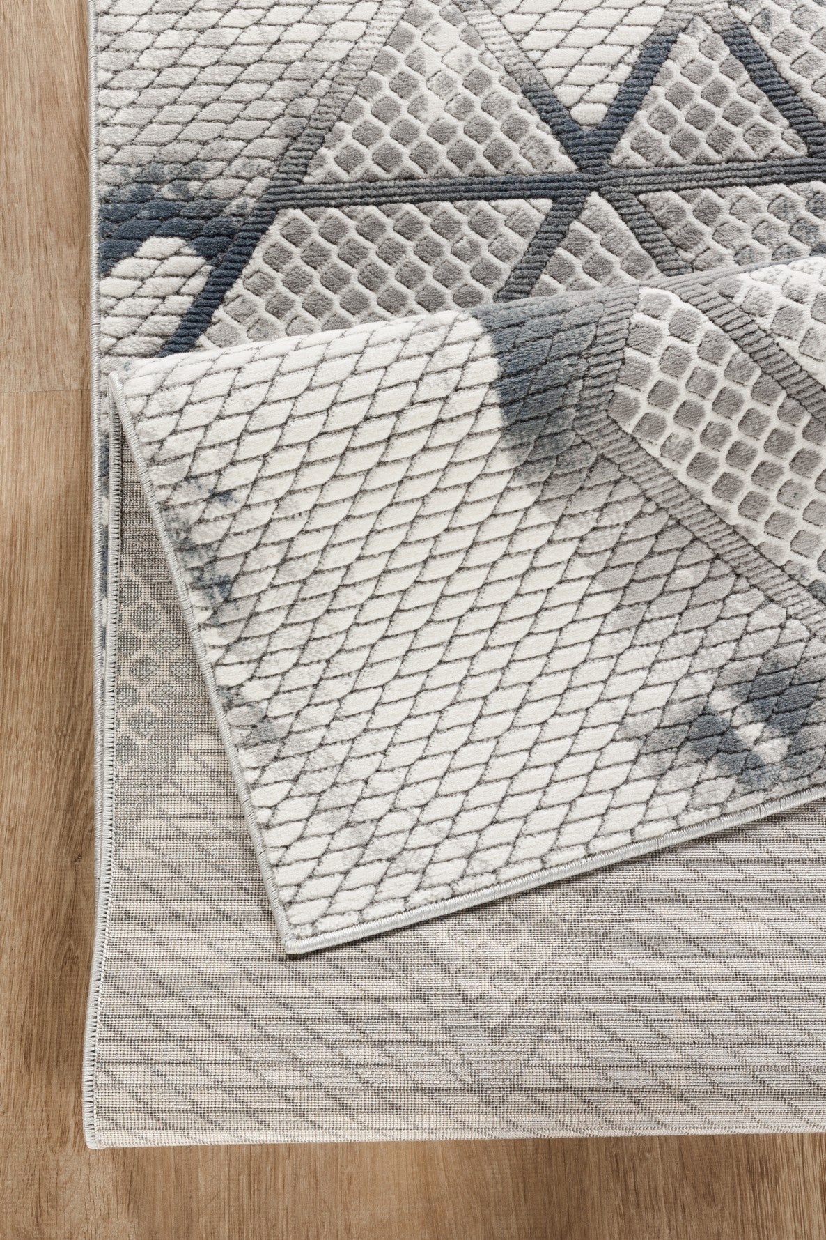 Geometrix GC_DIM1006 Gray 5 ft. 3 in. x 7 ft. 3 in. Area Rug