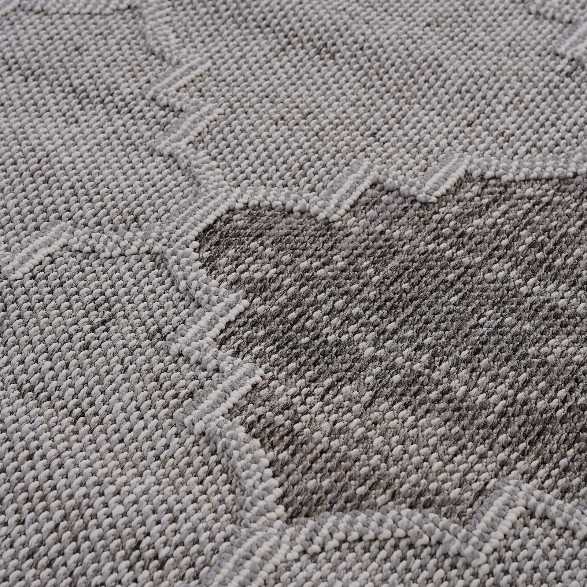 Guros Collection 2X8 White / Grey / Trellis Indoor / Outdoor Runner Rug