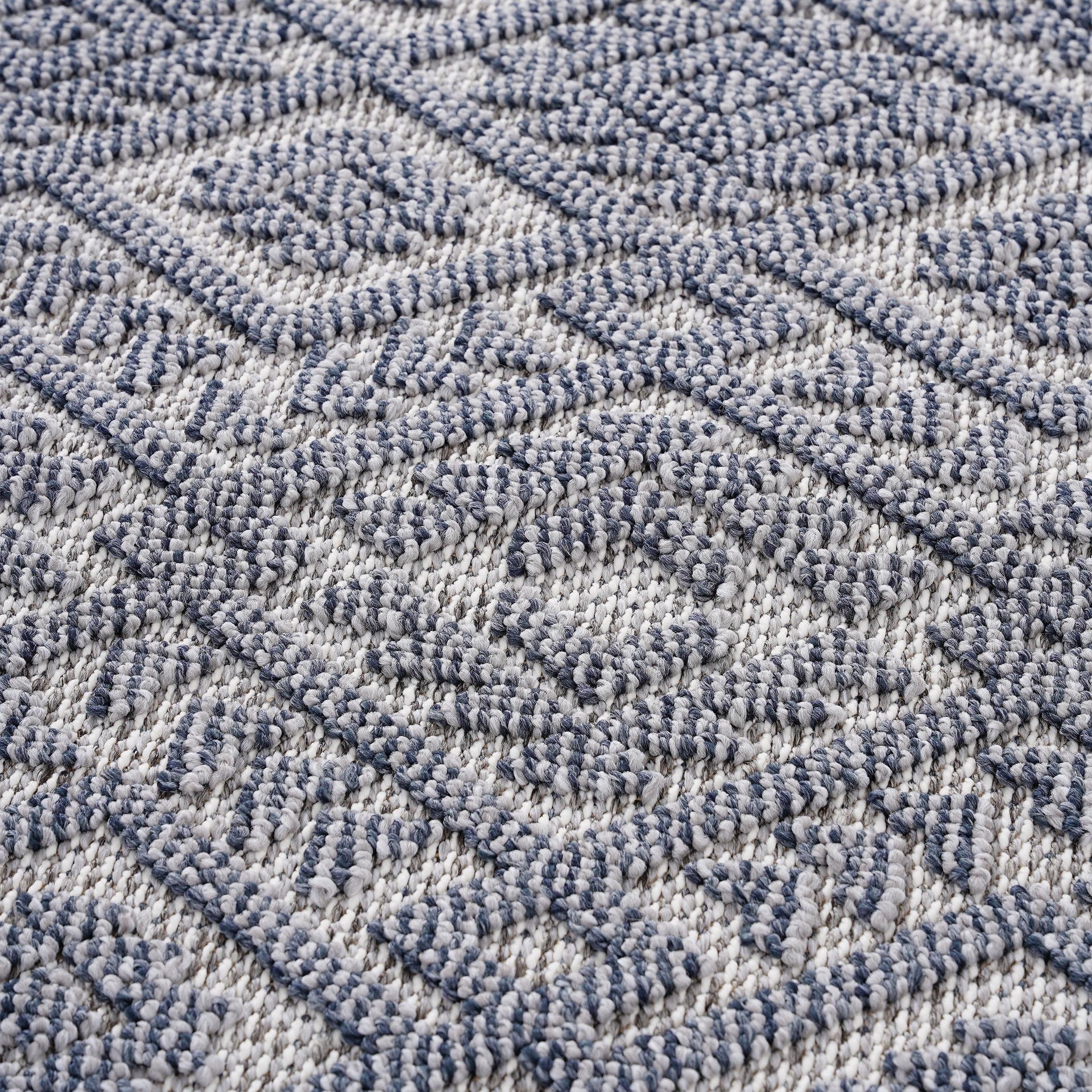 Guros Collection 4X6 White / Gray / Traditional Indoor / Outdoor Area Rug