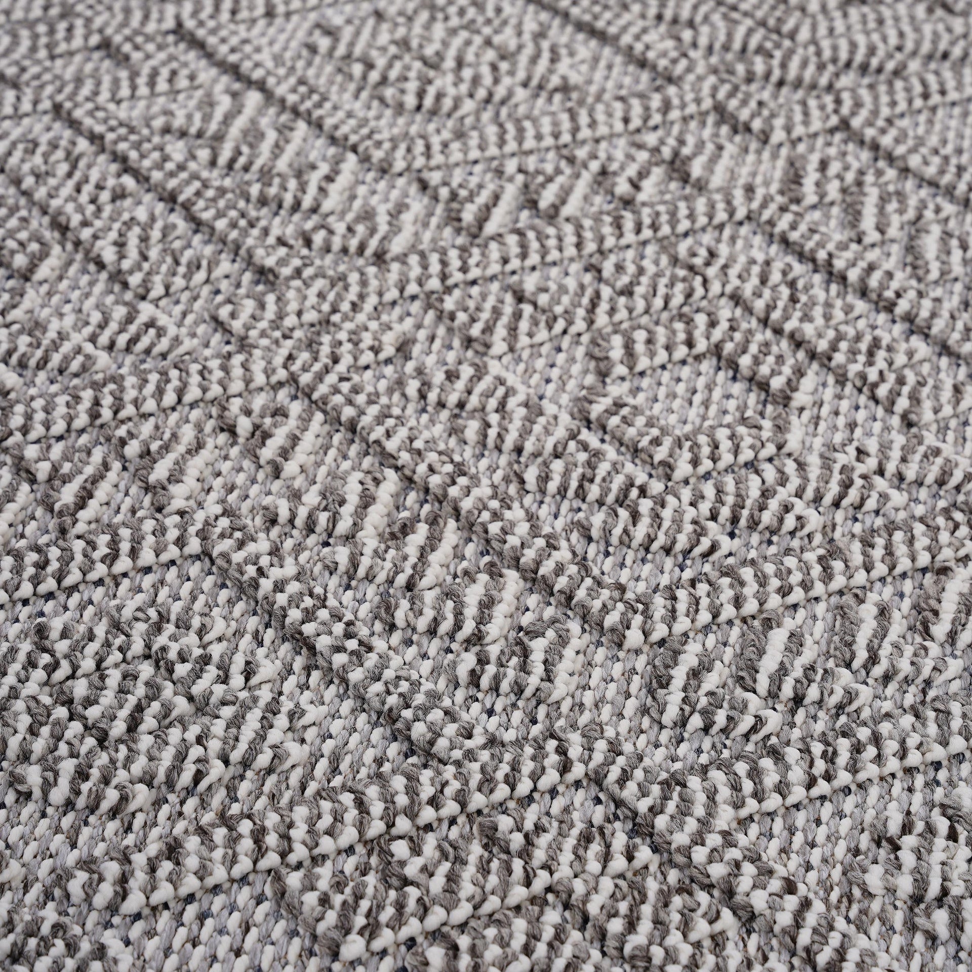 Guros Collection 6X9 White / White / Traditional Indoor / Outdoor Area Rug