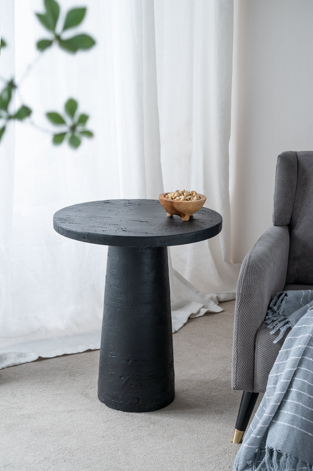 22x22x25.5" Black Round Side Table with Pedestal Base