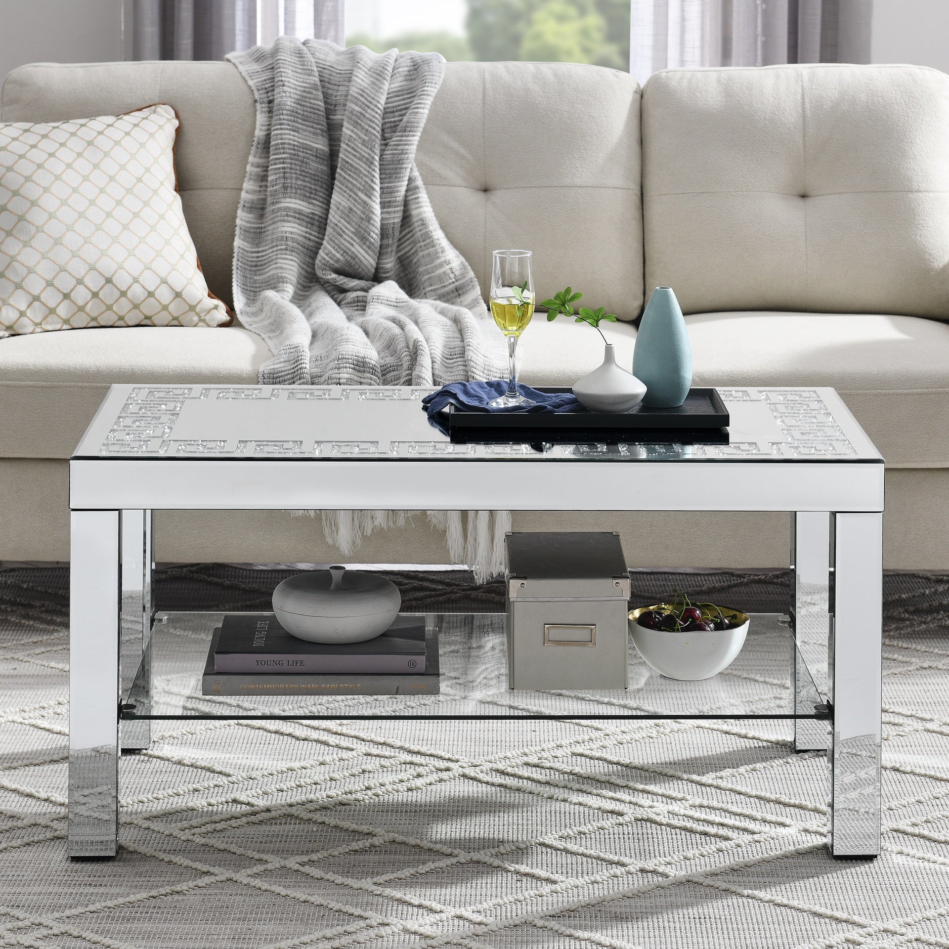 W 40 "X D 20" X H 20 "Curved border carved mirror coffee table: Silver mirror glass tabletop with sparkling diamond edge frame and crystal mirror legs, small coffee table for modern home sofa decorati