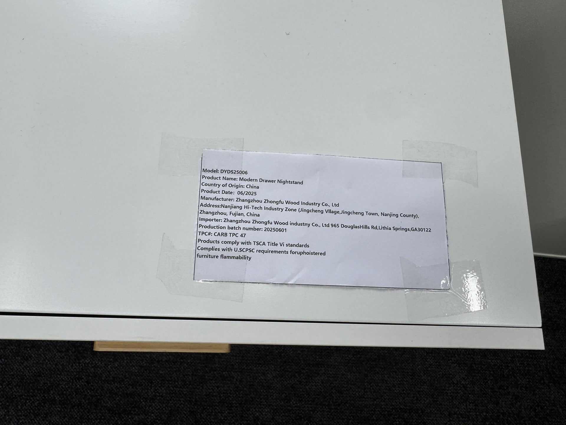 Modern White Nightstand with Drawer and Wood Legs, Minimalist Bedside Table with Handle for Bedroom, Living Room, Apartment