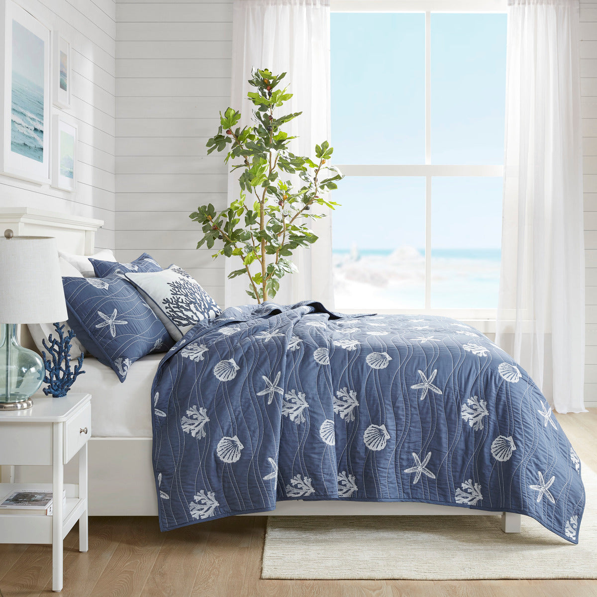 4 Piece Cotton Reversible Embroidered Quilt Set with Throw Pillow Navy Full/Queen