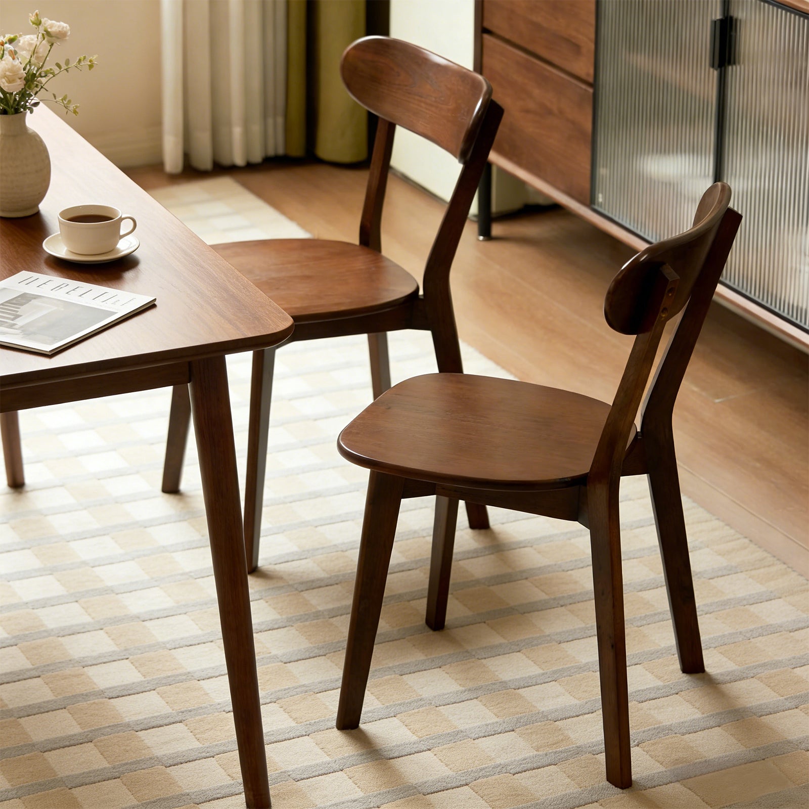 100% Natural Solid Wood Dining Chairs Set of 2, Mid Century Modern Dining Chairs with Curved Backrest, Kitchen Chair with Adjustable Foot Pads for Dining Room, Kitchen, Living Room, Study, Walnut