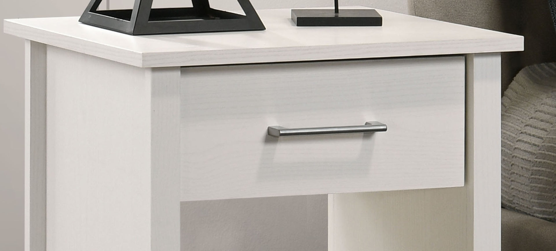 Celeste 20"W White 1-Drawer Nightstand Bedside Table