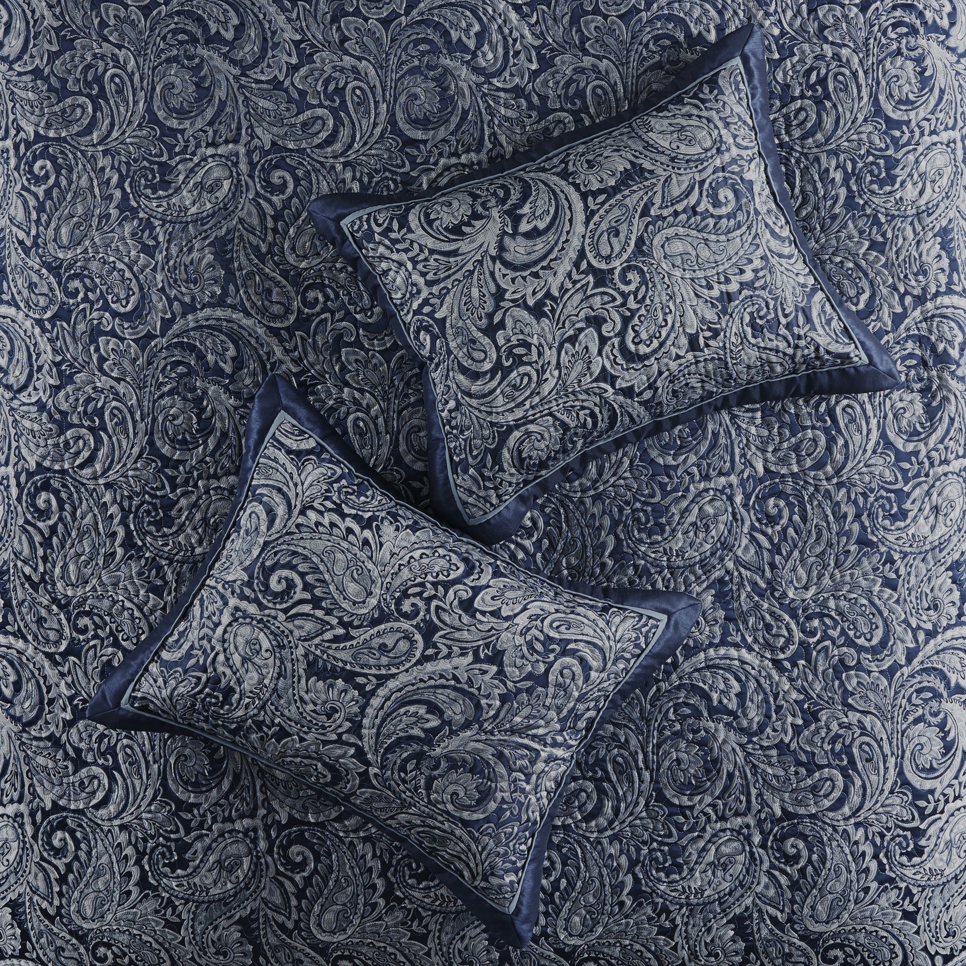 5 Piece Jacquard Bedspread Set with Throw Pillows Navy Queen