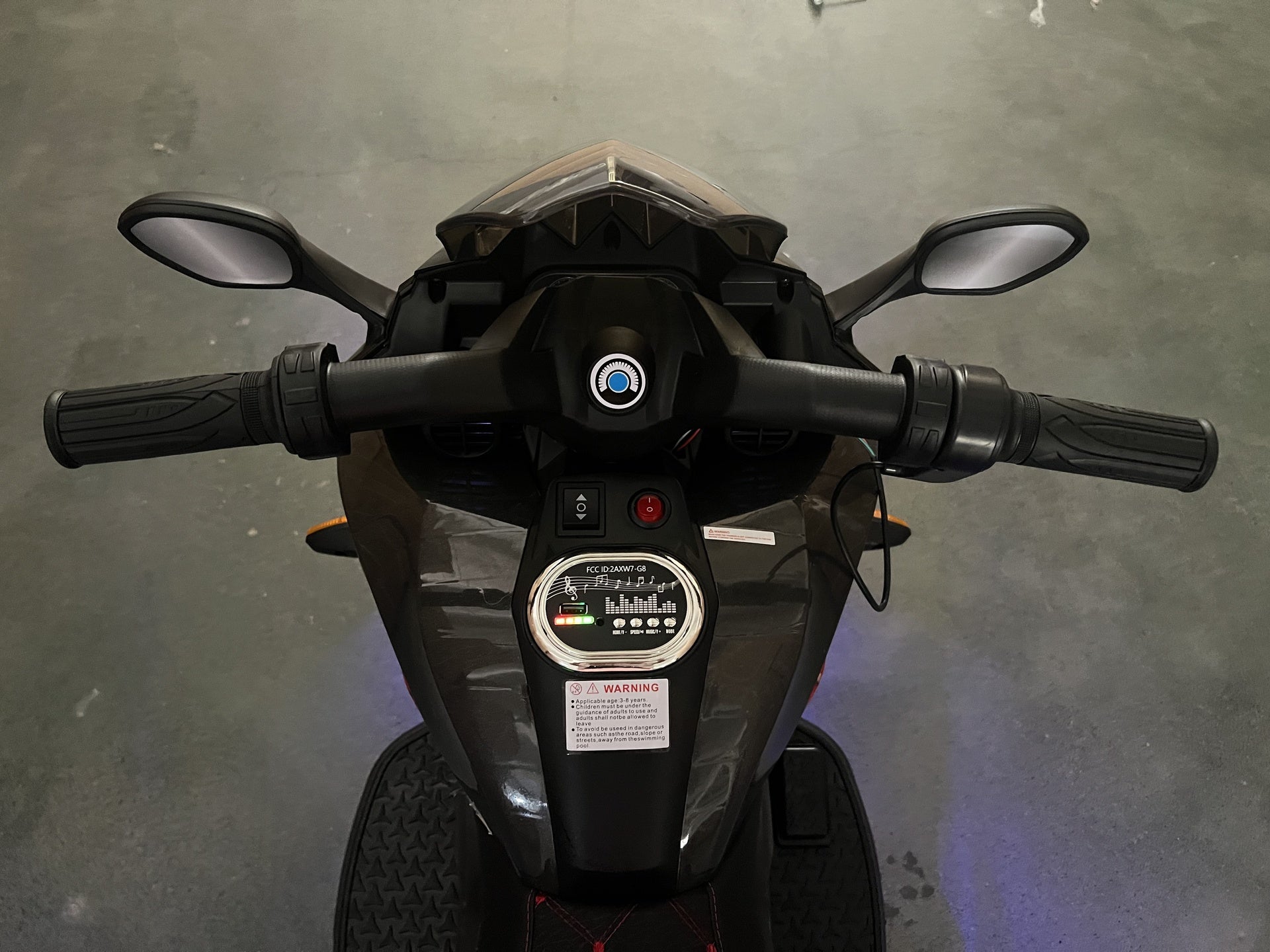 Kids Motorcycle Ride-On Motorcycle 3-Wheels Battery Powered Motorbike  Rechargeable 12 V kids  ride on toy with PU seat Training  Wheels/manual throttle/ drive by hand /Lighting  wheels