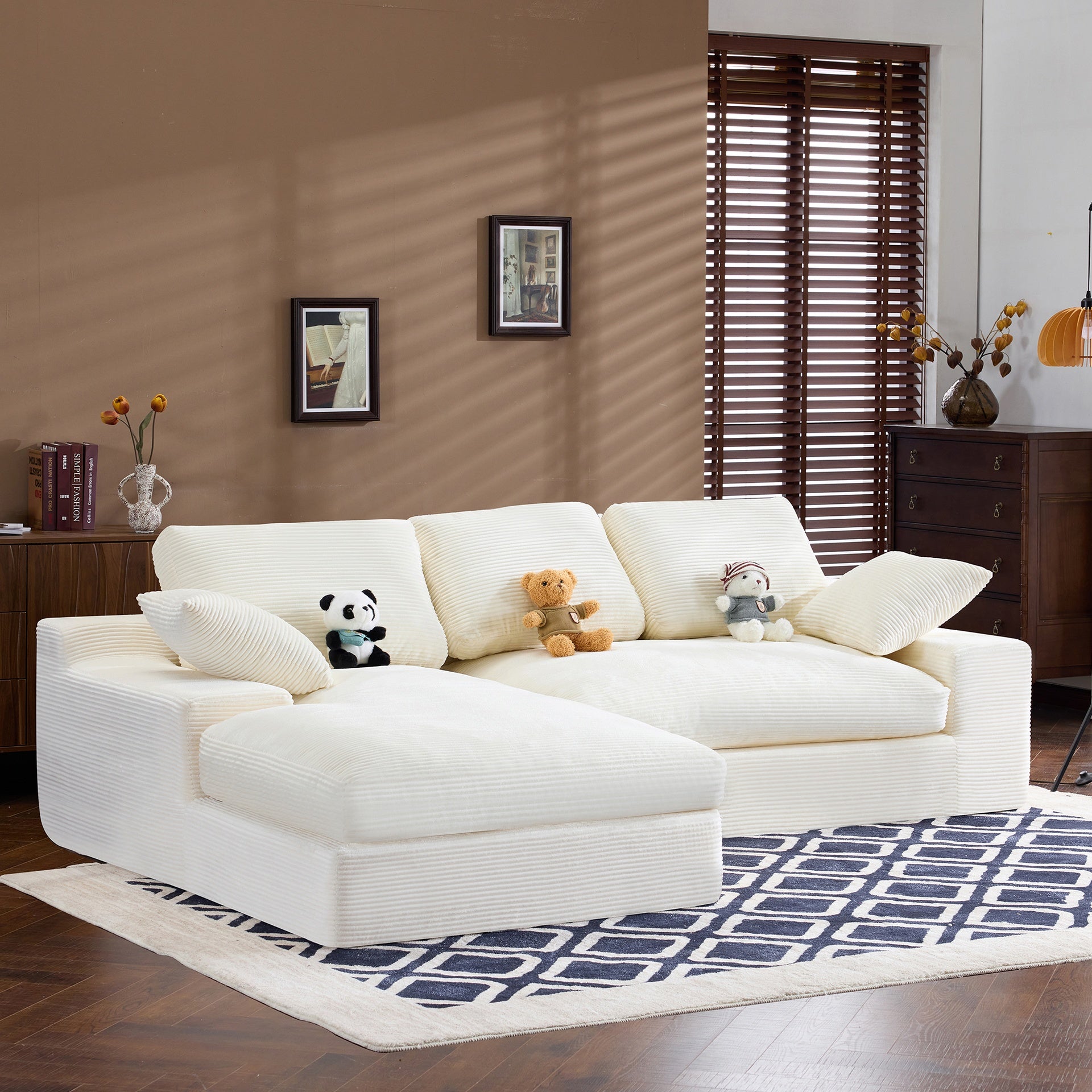 White corduroy compressed sofa. It has a soft and skin-friendly sitting feel, adding a healing atmosphere to the warm living room. It comes with 3 back cushions and 2 throw pillows.