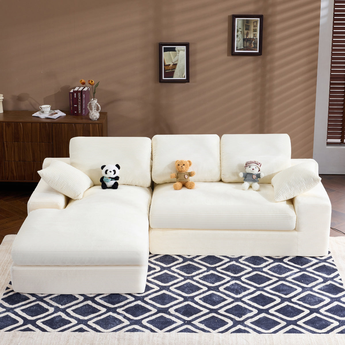 White corduroy compressed sofa. It has a soft and skin-friendly sitting feel, adding a healing atmosphere to the warm living room. It comes with 3 back cushions and 2 throw pillows.