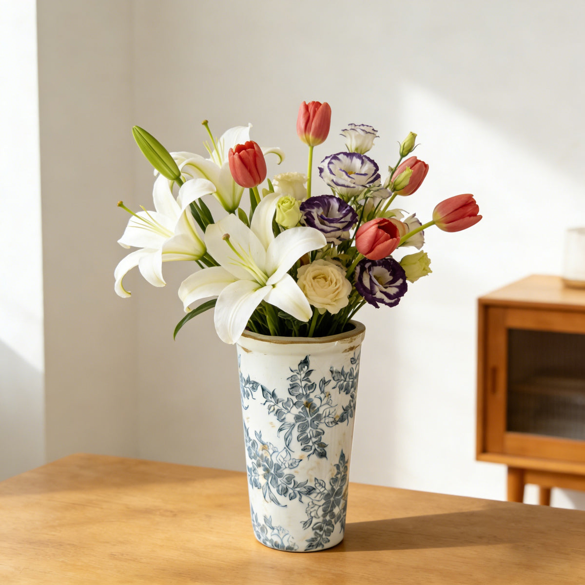 5.3x5.3x9.6" Flower Vase with Wide Mouth