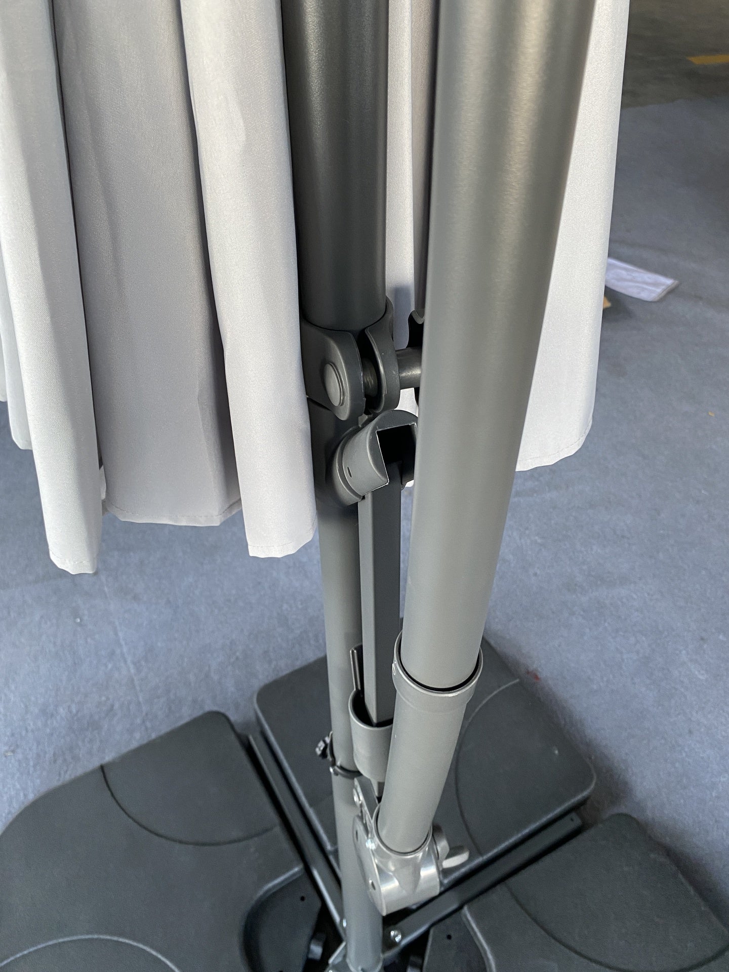 without Plastic base -10ft Offset Patio Umbrella - Offset Hanging Cantilever Patio Outdoor Market Umbrella Protection with Easy Tilt Adjustment and Crank for Pool Deck and Garden (Gray)