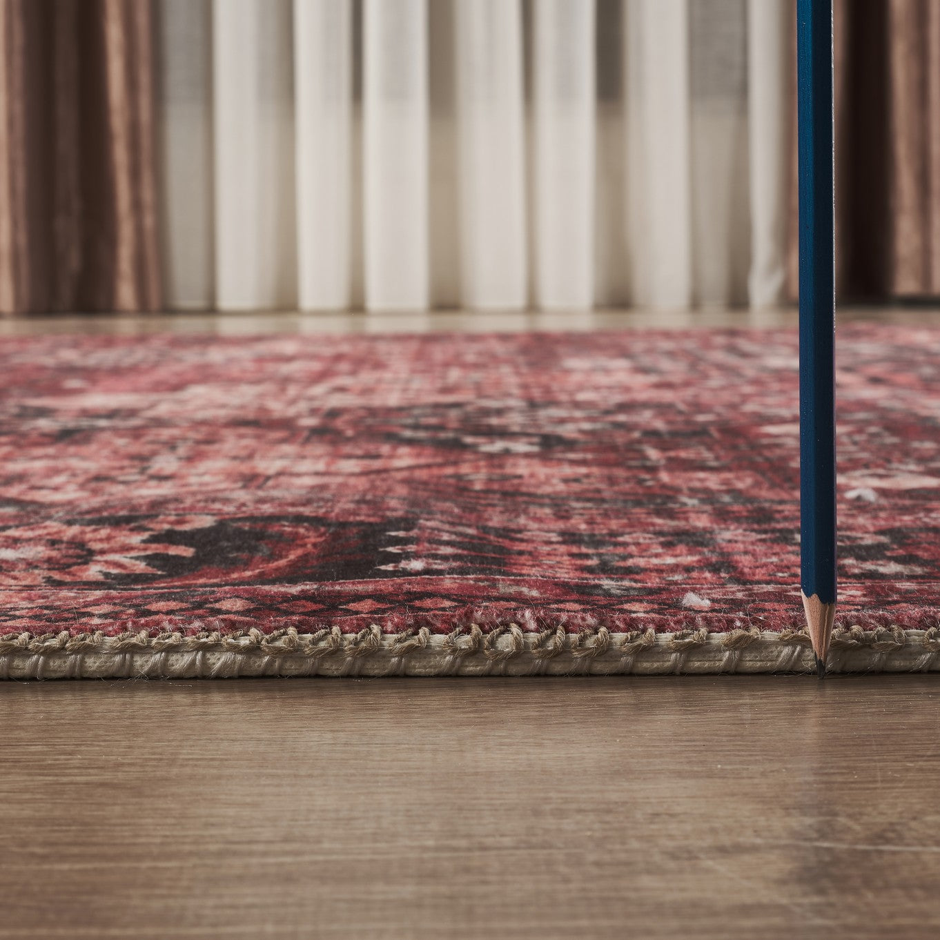 Majestic GC_RYL1010 Red 7 ft. 10 in. x 10 ft. 6 in. Area Rug