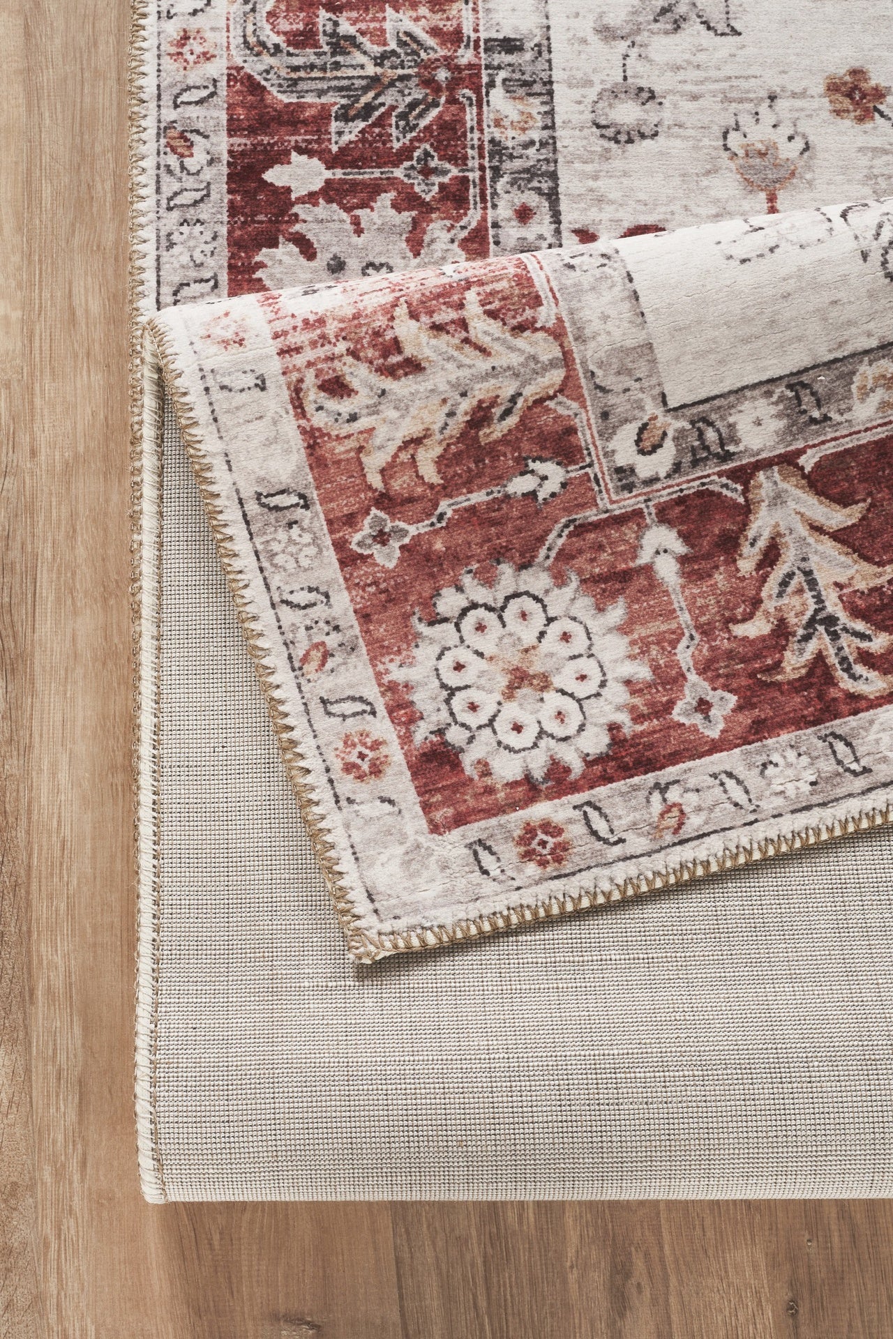 Oxford GC_NBL2015 Red 5 ft. 3 in. x 7 ft. 3 in. Area Rug