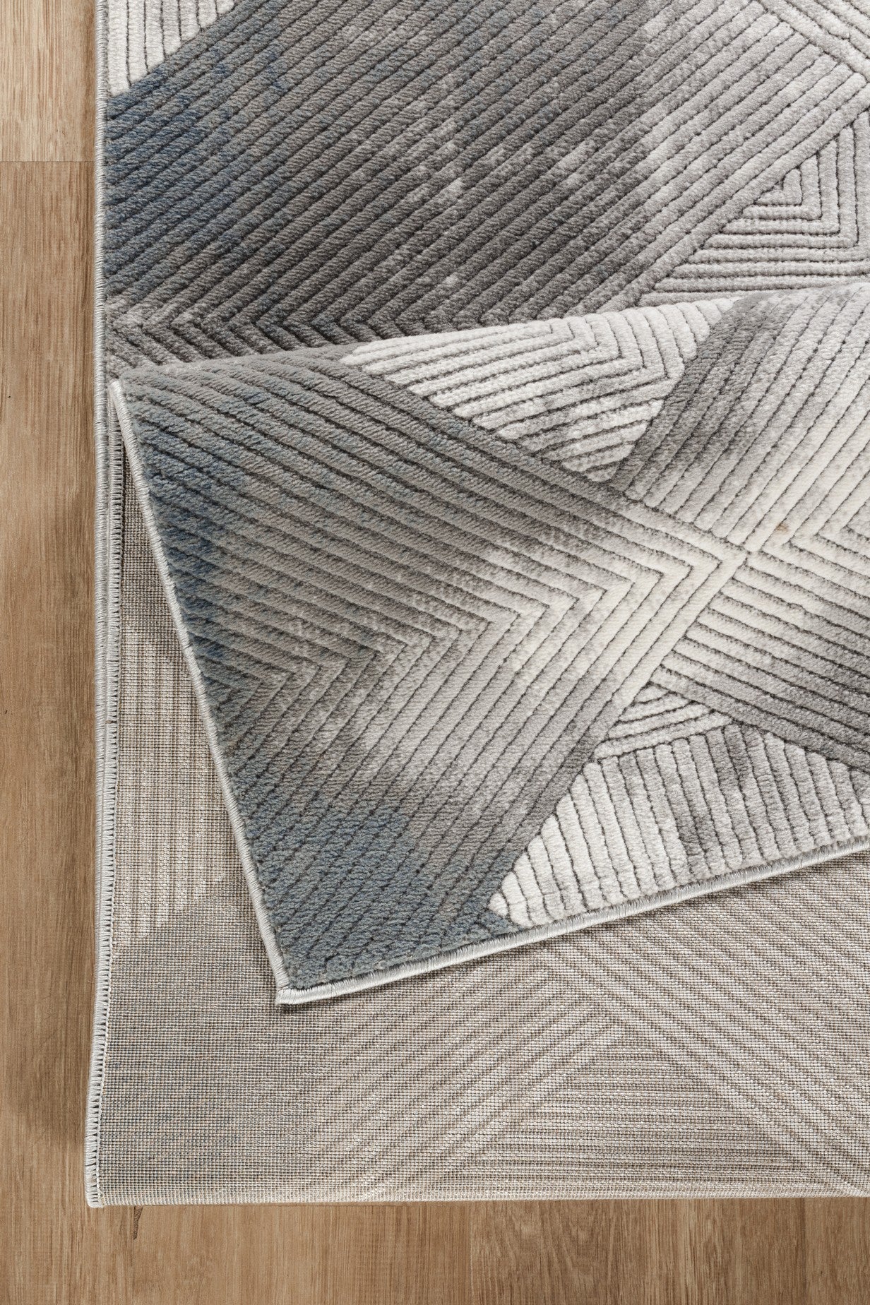 Geometrix GC_DIM1012 Gray 2 ft. 7 in. x 9 ft. 10 in. Area Rug