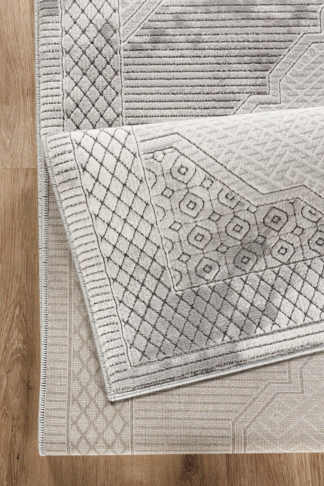 Geometrix GC_DIM1004 Gray 2 ft. 7 in. x 9 ft. 10 in. Area Rug