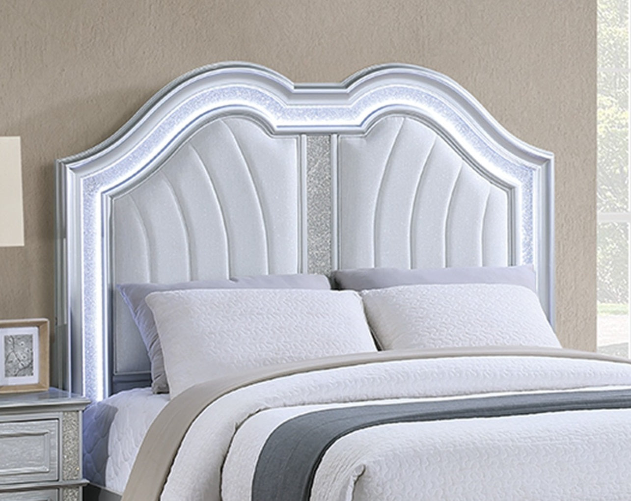 Contemporary Elegant Eastern King Size Bed w Built-in Footboard Bench Upholstered HB USB 1pc Bed Silver Finish