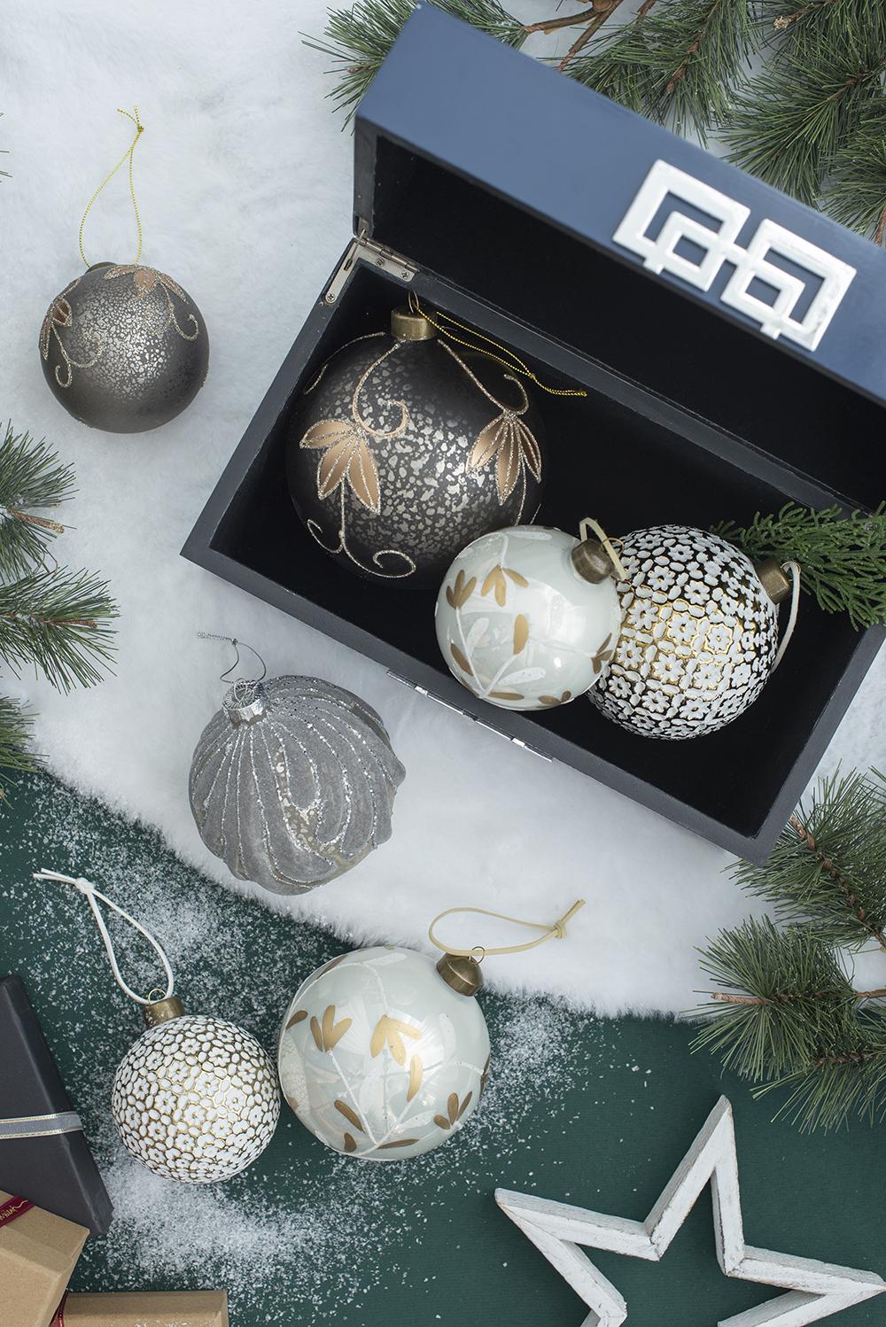 D3.9" Christmas Ball Ornaments, Glass Decorative Hanging Ball Christmas Tree Ornaments for Holiday Party Decorations, Set of 6