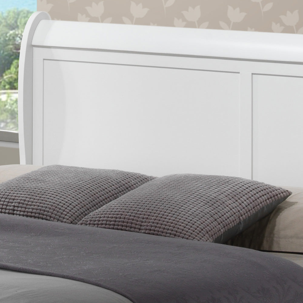 Elegant Traditional Full Bed In Crisp White