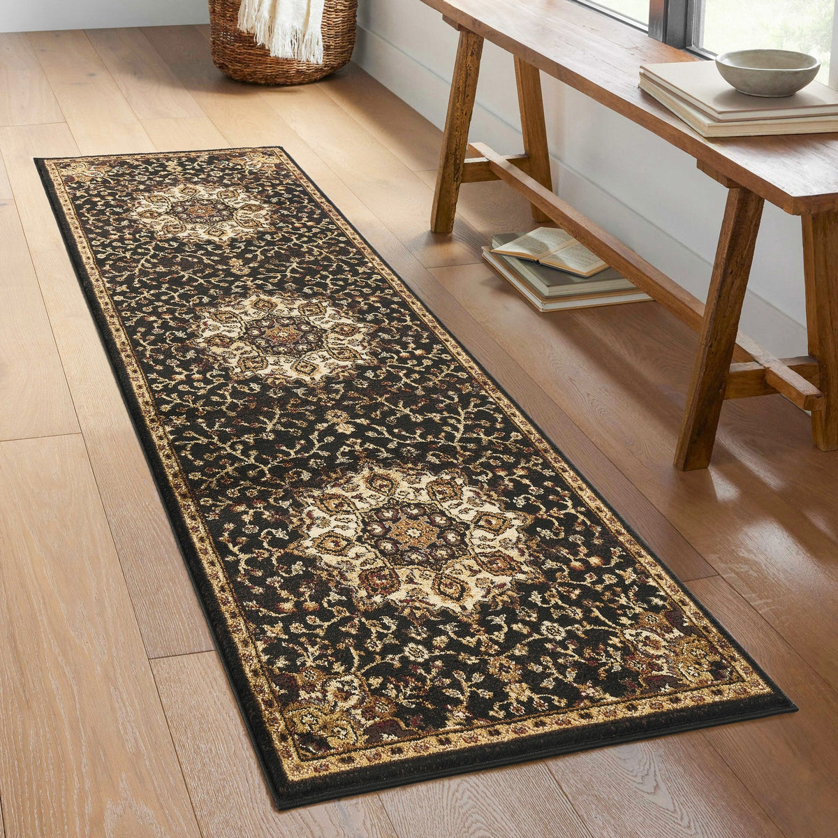 Classic GC_VIN5016 Black 2 ft. 7 in. x 7 ft. 3 in. Area Rug