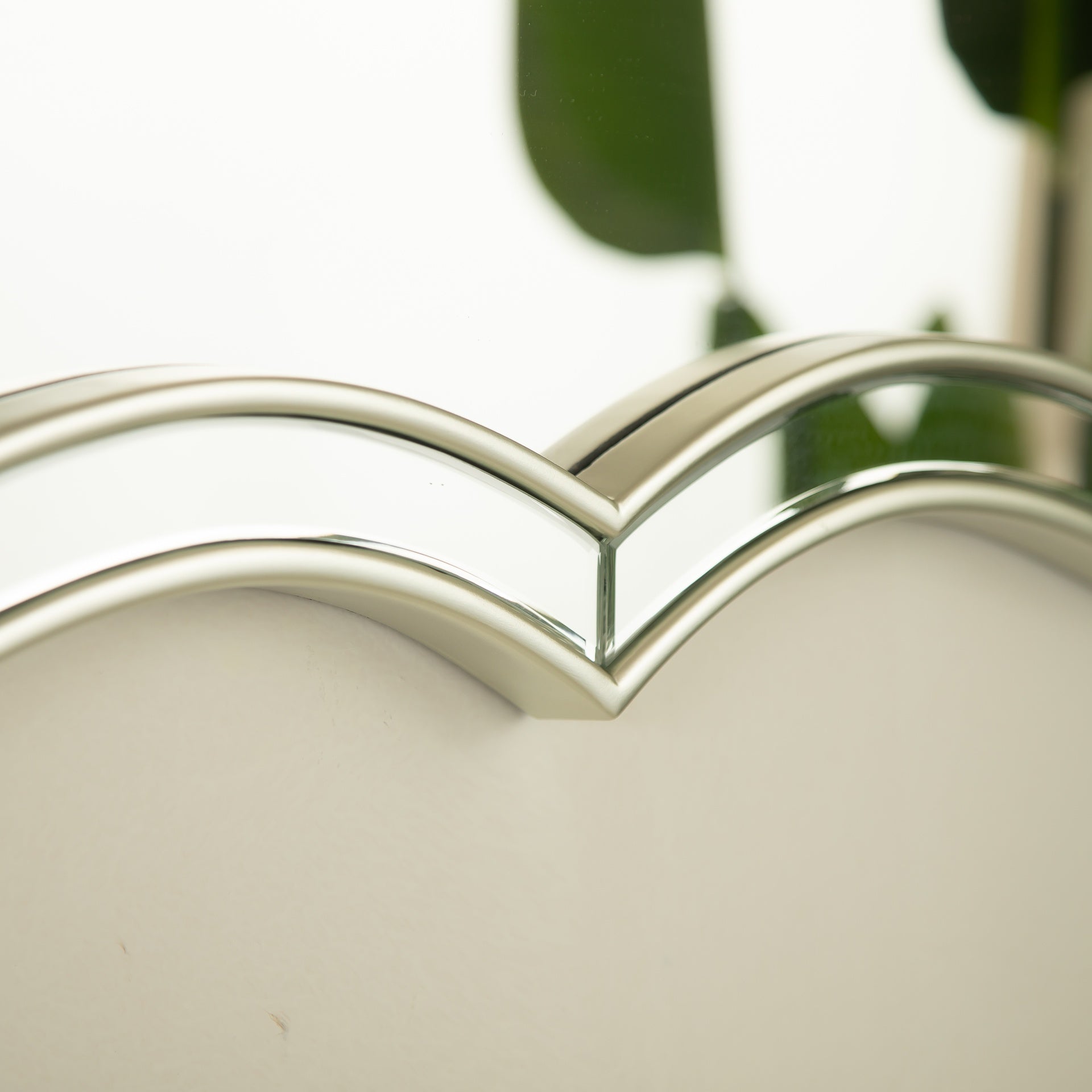 24'' Fleuron Mirror, Wave-shape PU Material Light Luxury Style Art Decorative Mirror with Golden Frame, Suitable for Bathroom, Bedroom, Living Room, Corridor, Entryway, etc.