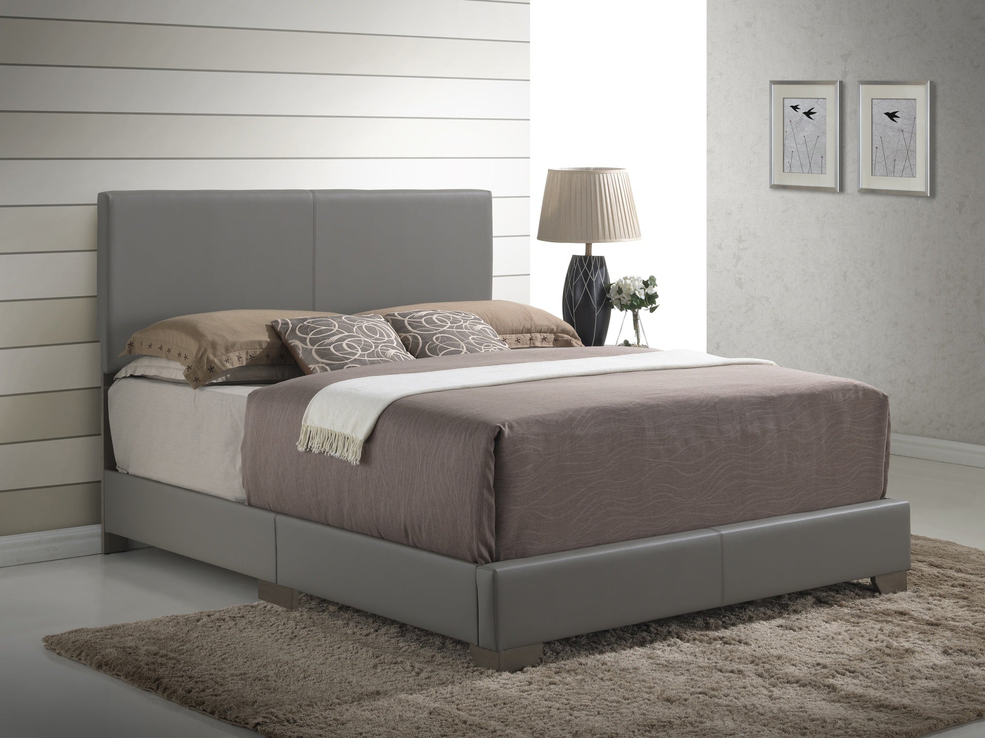 Light Grey Cozy Casual Bed For Relaxation