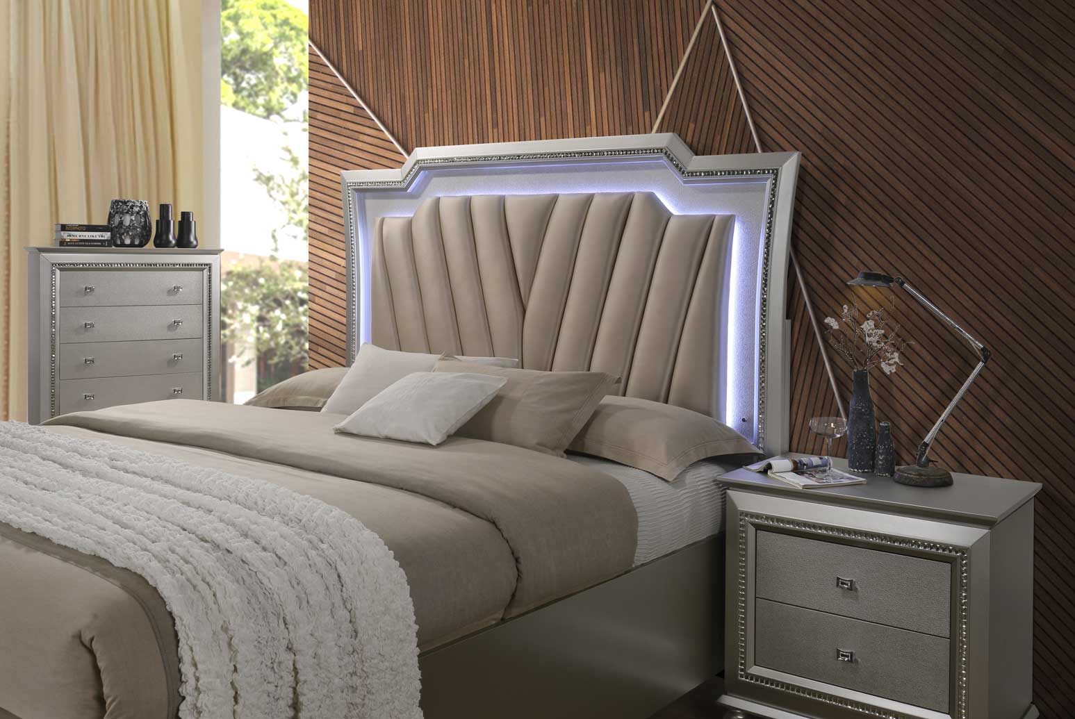 Kaitlyn Synthetic Leather & Champagne Finish Queen Bed W/Led & Storage (Queen)