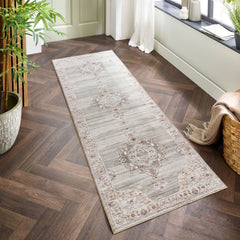 Majestic GC_RYL1007 Green 2 ft. 7 in. x 9 ft. 10 in. Area Rug
